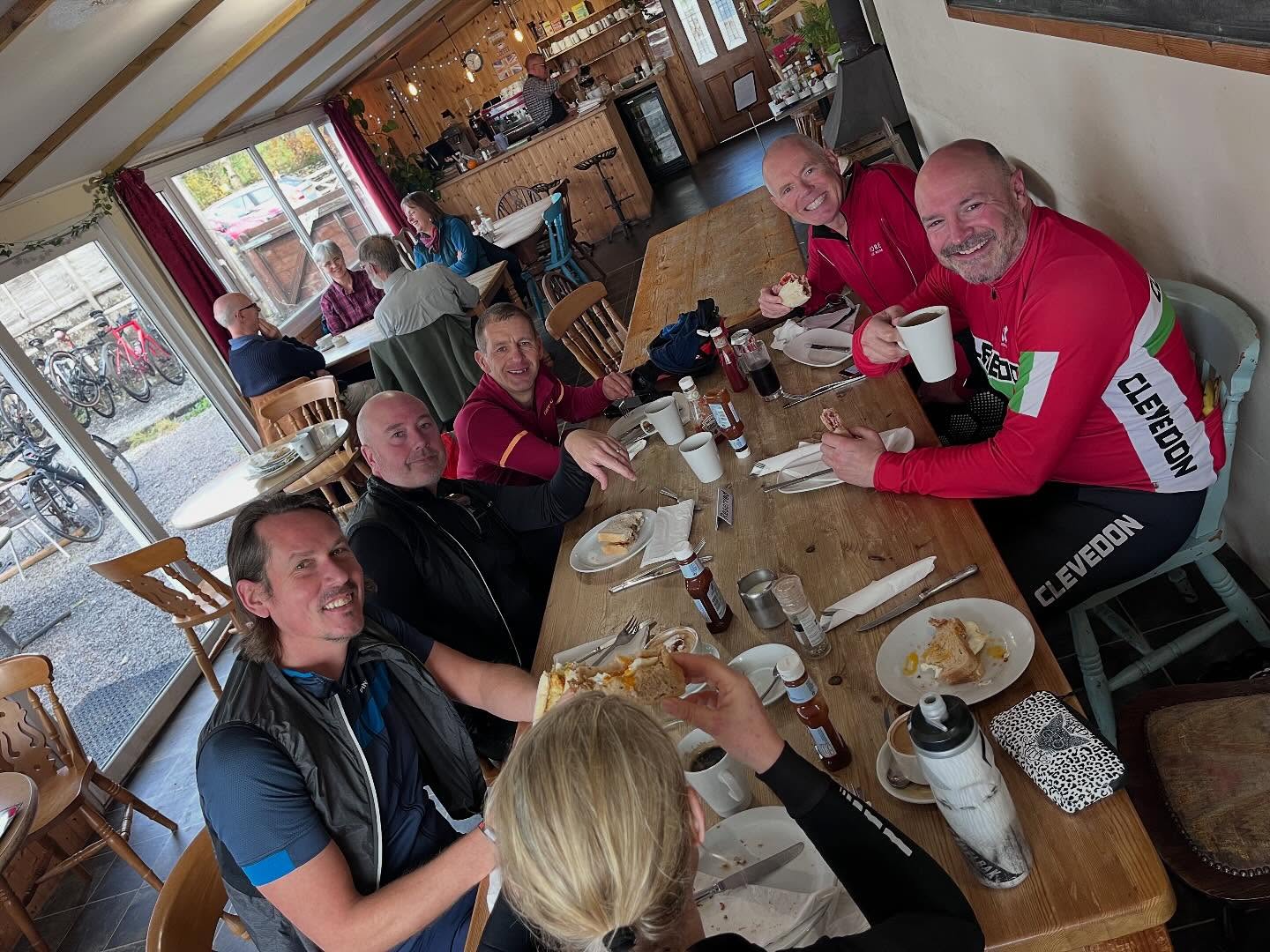 It was definitely a breakfast bap kinda ride up on the Mendips today for groups 4 & 5! 🍳🥓 Who else got caught out by the rain?! ☔️#breakfastbap #mendips #weatherclimate #mendipsweather #cdrc #sundayride #clubride #clevedonanddistrictroadclub #clublife #clubcycling #sundayfunday