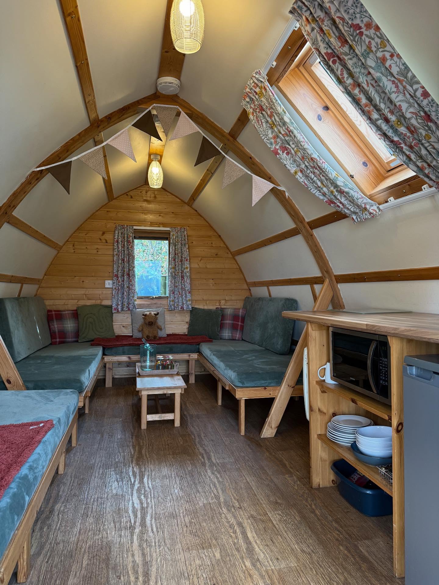 Sunday morning reset🫧
We hope all of our guests enjoyed their stay with us over the weekend!💛
#sunday #sundayreset #holidaycottage #glampingpods