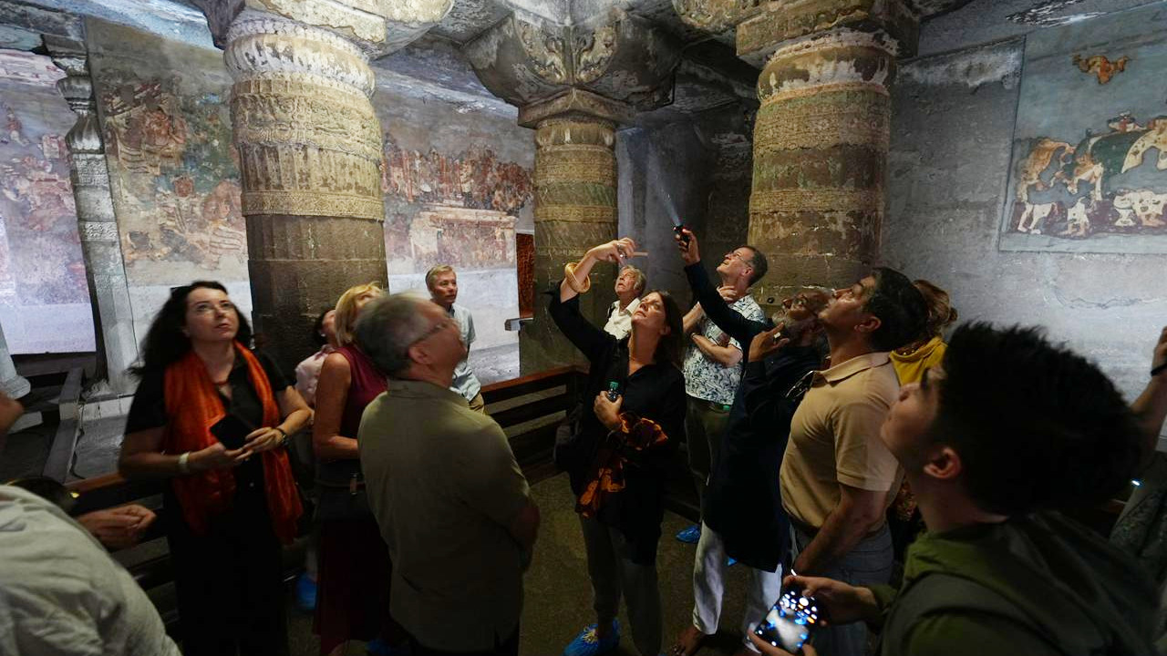 A journey not just through space, but through 2,000 years of time. The Ajanta Caves are an unbelievable testament to ancient artistry and devotion. Standing here, surrounded by the world's earliest surviving Buddhist murals, is an unforgettable experience.
#AIKYAM2025 #SOPAAN #UN #MinistryOfTourism #UNESCO #MaharashtraTourism