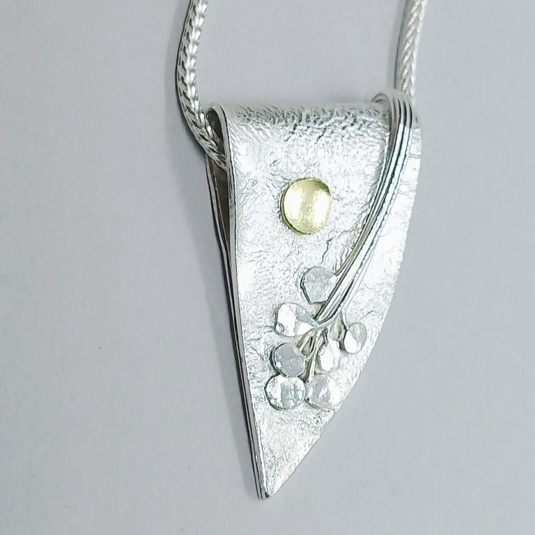 L E O N I E !
pendant | silver | gold
camara.nafplio.greece
#camaraworkshop
#jewelrynafplio #jewelrystore
#jewelry #handmade
#art #gallery #silvergold
#designjewelry
#handmadejewelry
#pendant #nafplio
#κοσμήματα #χειροποίητα
#κοσμηματοπωλείο #ναύπλιο