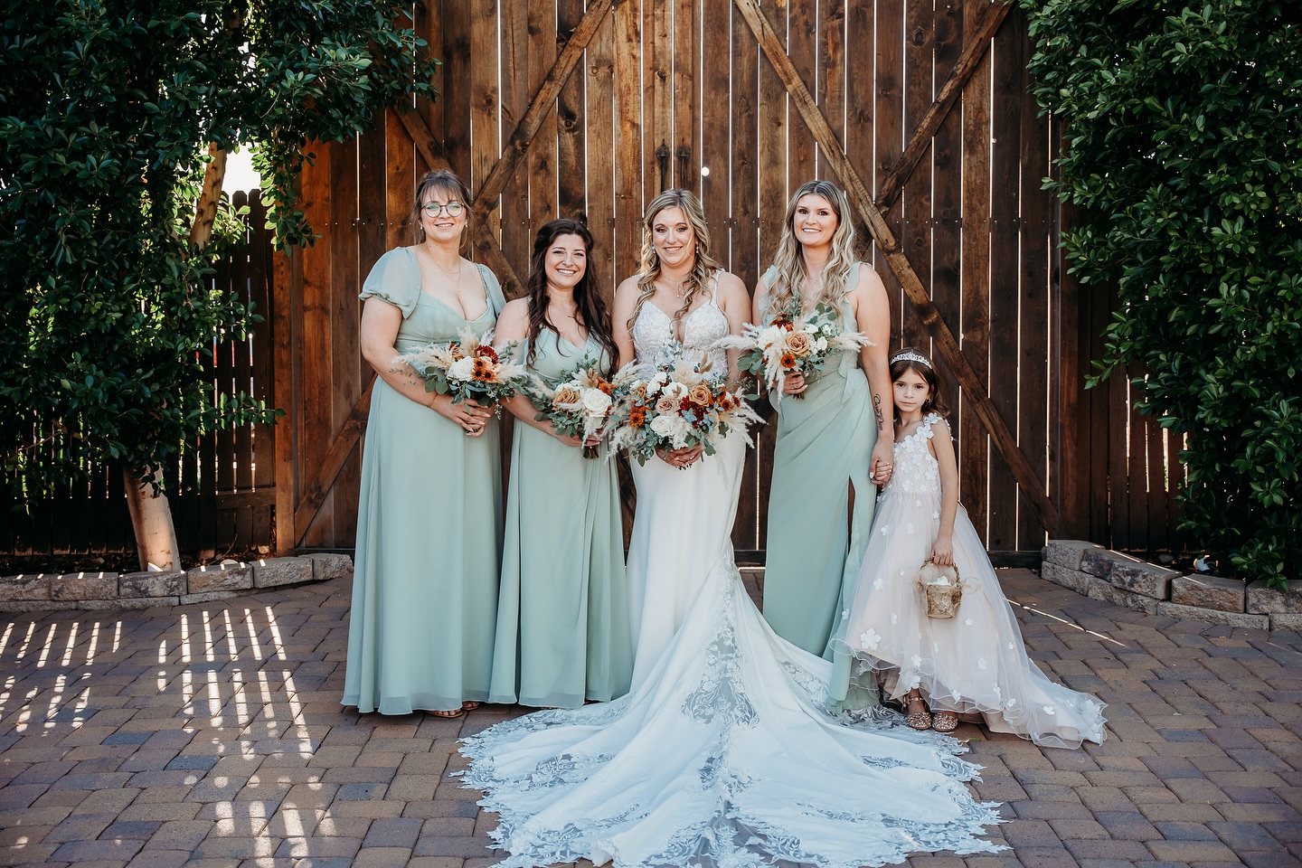The sweetest bridesmaids, standing by their girl on the most special day.💐
.
.
#photography #kategrutskyphotography #phoenixphotography #phoenixphotographer #photooftheday #phoenix #arizona #arizonaweddingphotographer #azweddingphotographer #wedding #weddingphotography #weddingday