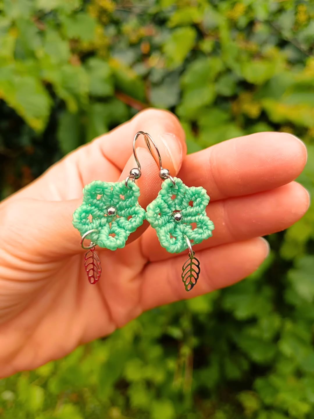 👉 Swipe à droite pour voir ces petites beautés portées !
🌸 Découvre ces jolies petites boucles d'oreilles tissées en forme de fleurs délicates 🤗
Des couleurs douces, pastelles, pour t'accompagner au quotidien 🙏
👉 Rendez vous sur le site internet pour découvrir tous les modèles ! Lien en bio 😉
#fleurenmacramé #fleurs #bouclesdoreilleselegantes #bouclesdoreillemacrame #bouclesdoreillesfleurs #bijouxoriginaux #bijouxfins #bijouxfleuris #bijouxcolorés #ideecadeaubijoux #earringcollection #earrings