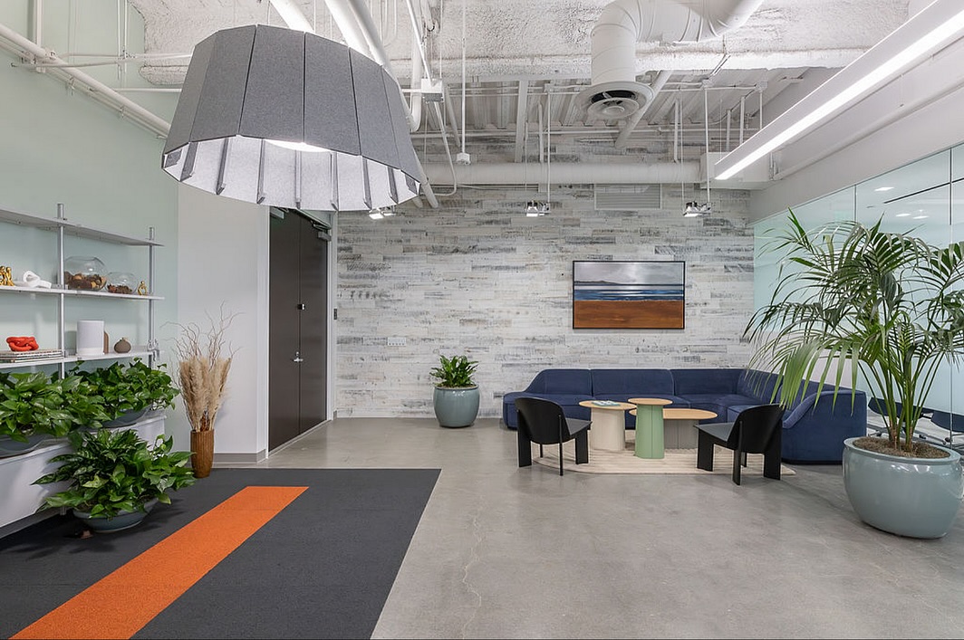 Vibrant and airy LA vibes meet an emphasis on distributed, collaborative work in this reimagined office experience.
Client: Sumitomo Corporation
Photography: @r.j.guillermo
#pivotinteriors | @pivotinteriors