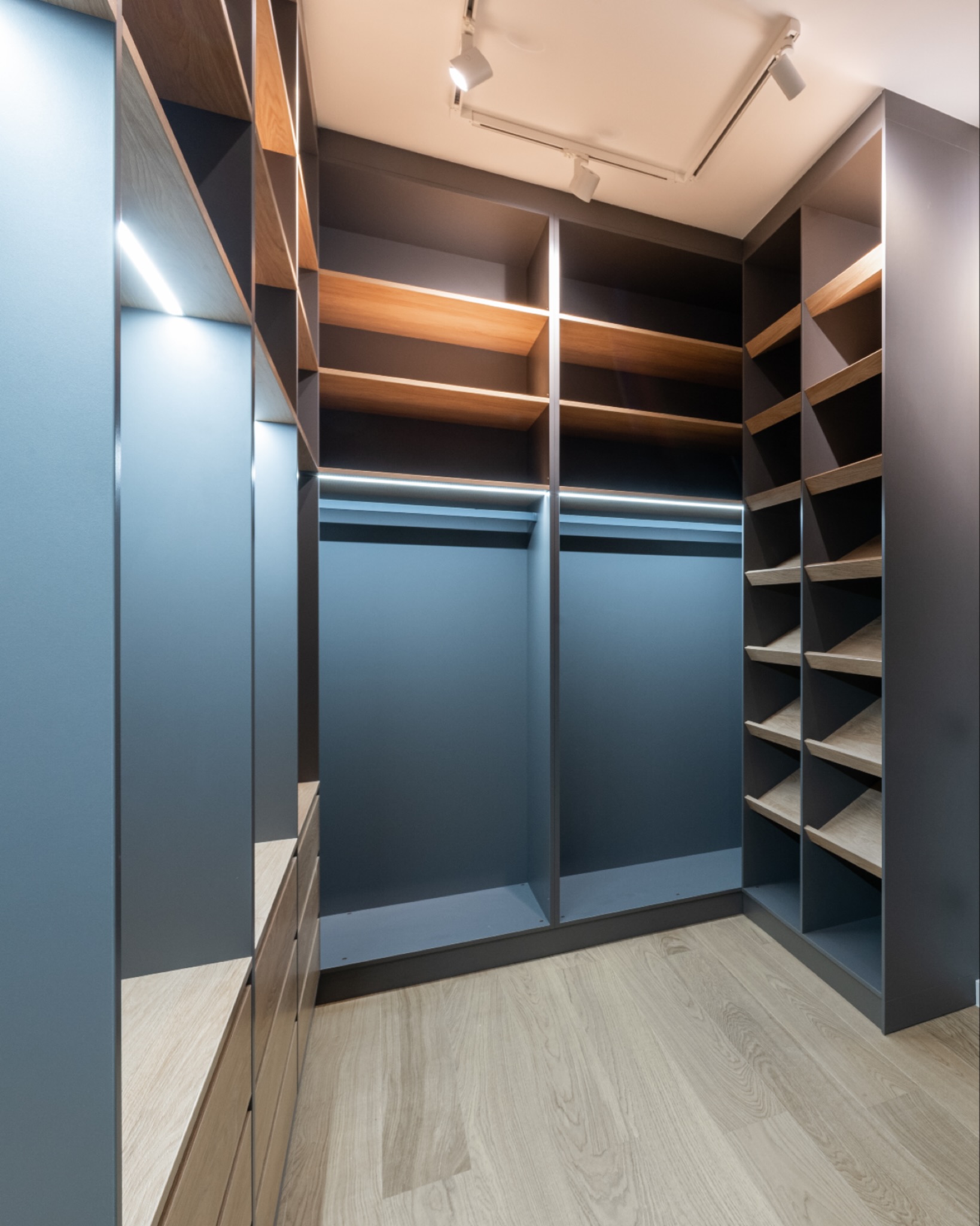 Transform your dressing area with a Frazer-Lewis design that looks high end and feels tailored to your routine ✨
✔ Beautiful finishes
✔ Smooth storage
✔ A layout that keeps your essentials organised
✔ Bespoke builds or simple makeovers
Our 🚨 Black Friday Offer is EXTENDED until 20 December! 🚨 Get 10% OFF!
Elevate your space for less ✨ DON’T MISS IT!
#bedroom #homestyling #dressingroom #wardrobes #essex