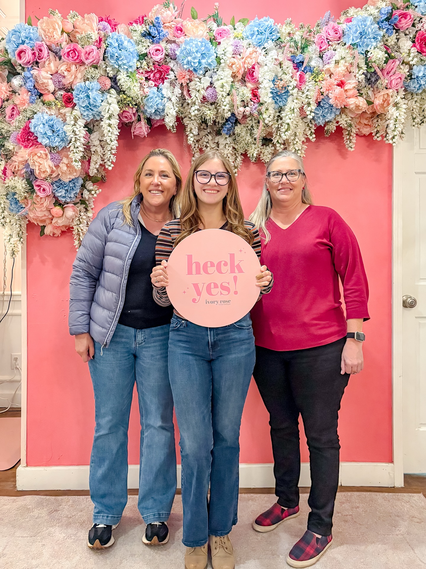 Samara!! That smile says it all… a total “heck YES!” 💍✨ We’re so happy for you and can’t wait to see you shine on your big day! 💕 Cheers to August 2026! 🥂
#heckyes #ivoryrosebride #ivoryrosebridalboutique #wibride #wisconsinbride #weddingdressshopping