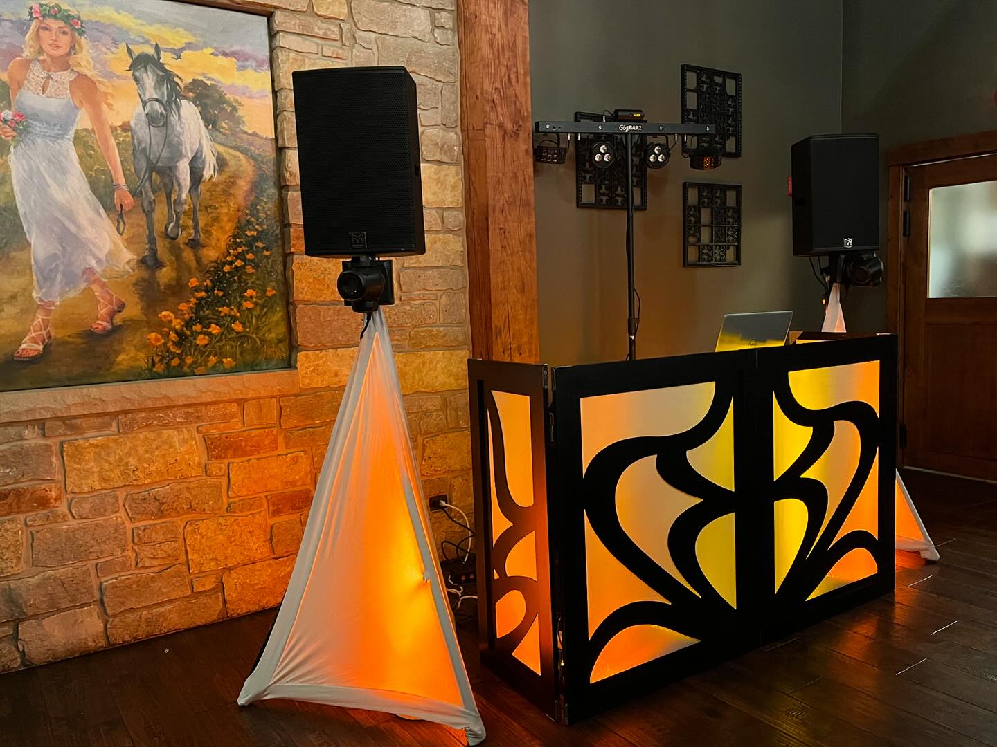 This was a great venue up near Waukeegan and we made it all work for a ceremony, cocktail and reception in the same space. Best part? The groom’s name was Grant 👍😁🎉 congrats to him and Samantha 🥂