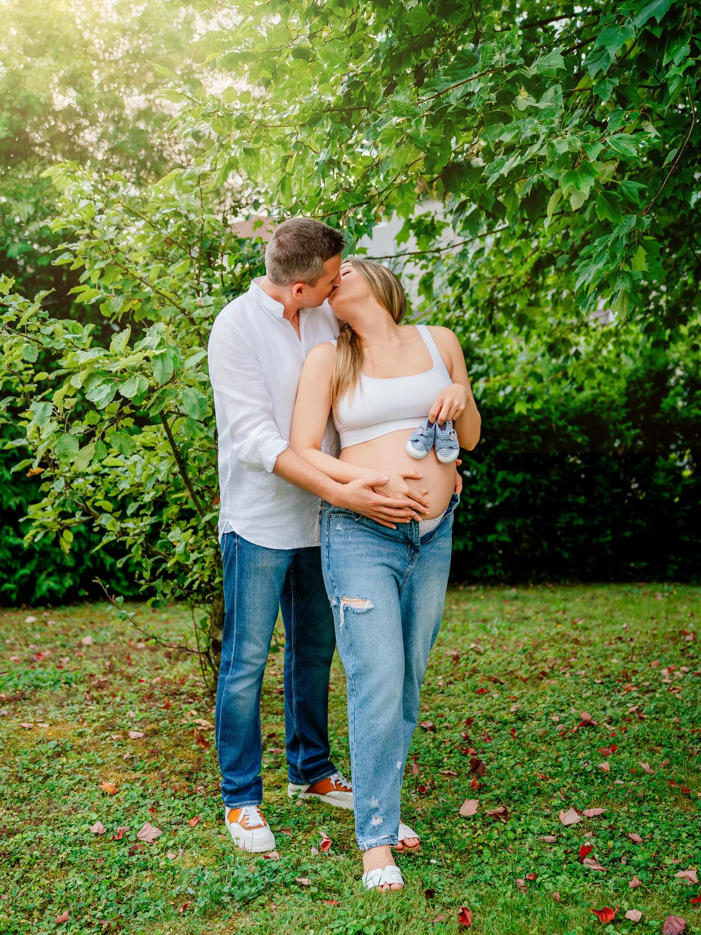 I’m totally up for it if you are! Let’s step out of the studio into the garden for a few minutes — shooting outside always adds such a nice touch to the gallery. 🤍☺️.
.
.
.
Newborn, Family & Maternity Photographer in Zürich area | Ksenia Photography
.
.
Neugeborenen-, Familien- & Schwangerschaftsfotografin im Raum Zürich | Ksenia Photography
.
.
.
.
. #maternityphotography #motherhood #zurich_switzerland❤️ #newlife #pregnant #pregnancy #schwanger #schwangerschaft #mutter #baby #babybellyshooting #babybauch #momlife #outdoor #momtogs_mamas #momtobe #swissmom #boho #magnolia #babymom #schwangerschaftsshooting #baby2025 #secondtrimester #cute_pregnancy #maternityfashion #maternityshoot #babybauchfotos