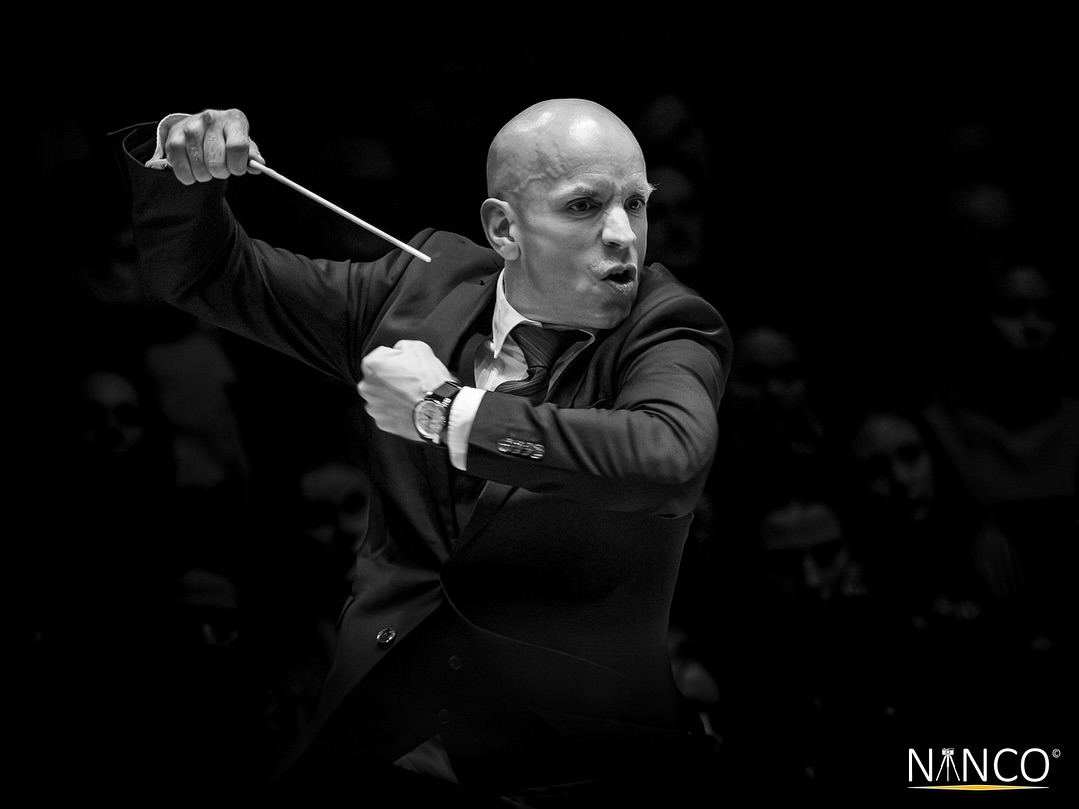 Some good photo buddies asked me if I would like to try photographing @siddisbrass. I only had one wish. That I could spice it up with a little bit of Nanco style. Here are some of the pictures with a hint of my taste.
Hope you like it.