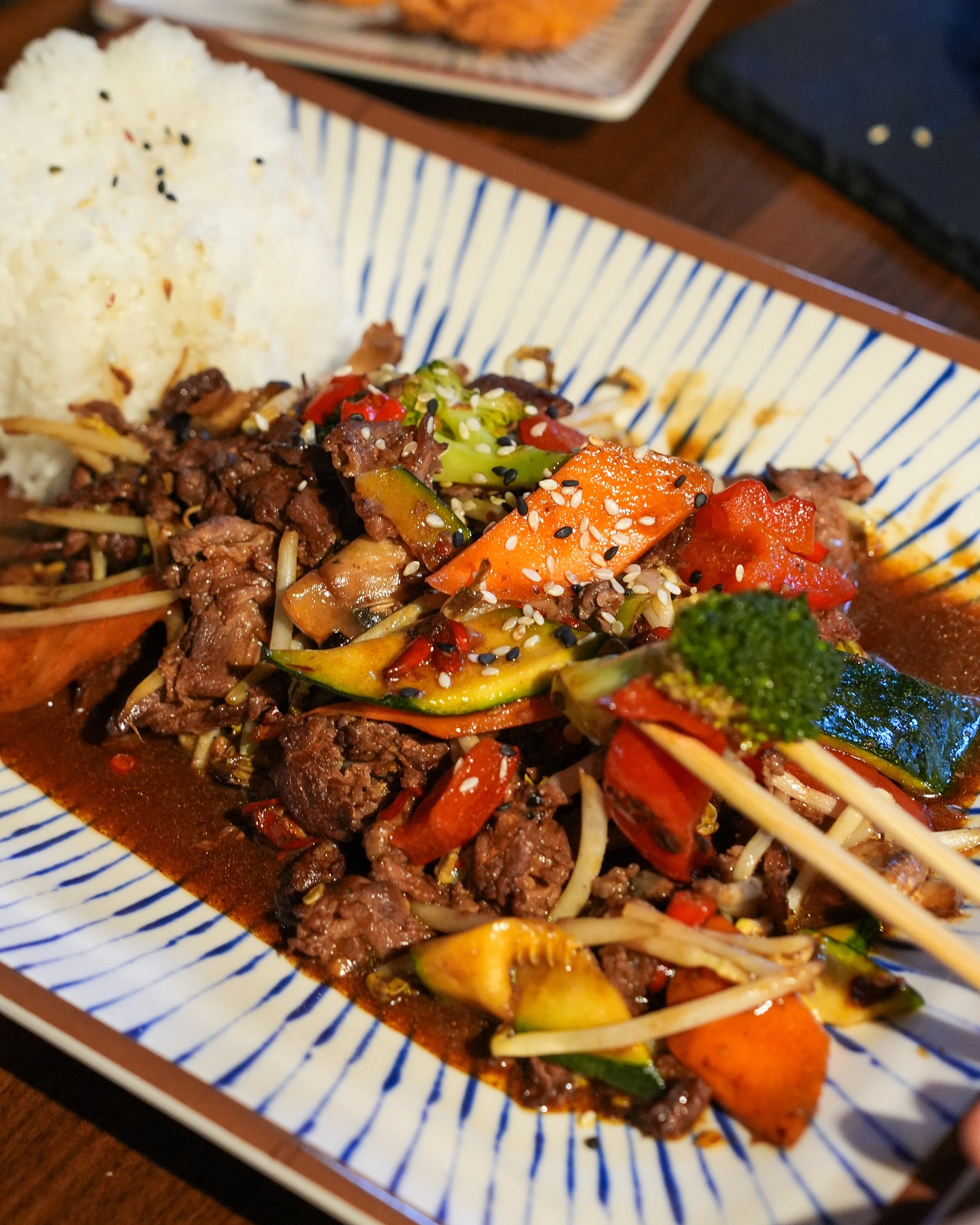 Achtmal Glück, achtmal Genuss – probier jetzt unseren Klassiker „Acht Schätze“! 🍛⭐️
#achtschätze #authentic #asianfood #wien
#noodleking