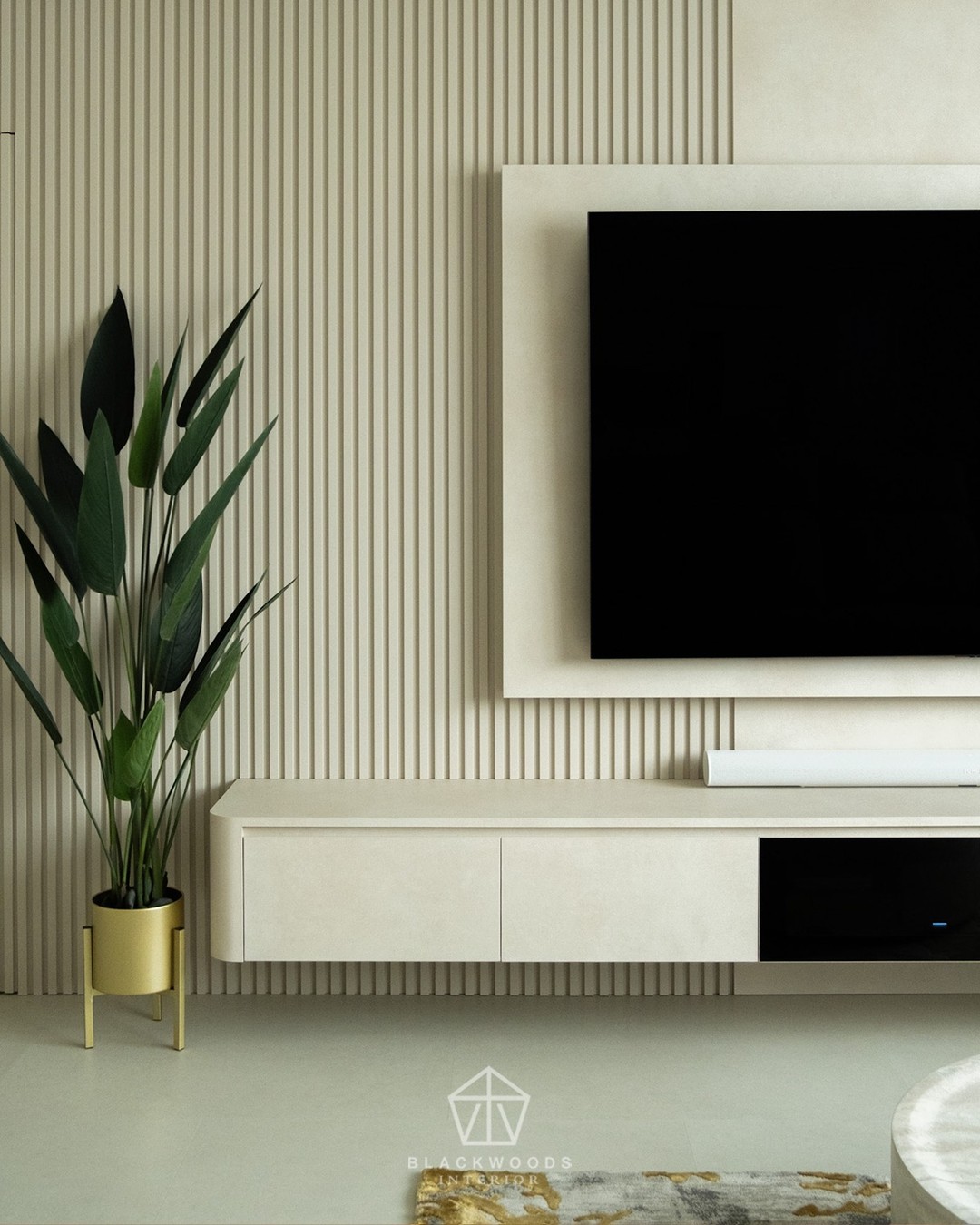 Clean lines, layered lighting, and textured panels — a feature wall that blends function with elegance.
Not just a TV wall — but a focal point designed to bring balance, warmth, and a sense of calm to the room.
#blackwoods #blackwoodsinterior
#interiordesign #homestyling #sgliving
#modernhomes #renovationinspo
#calmspaces #cozycorners