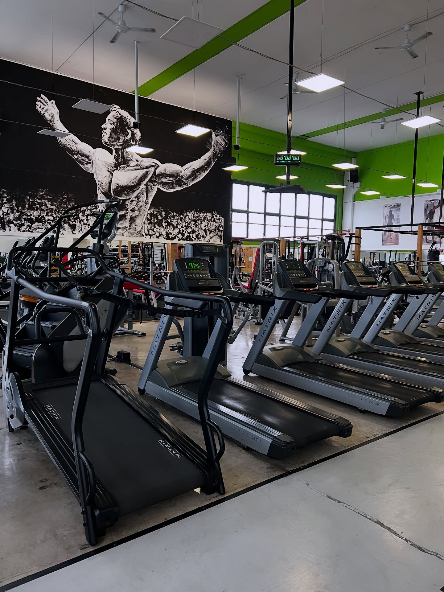 Non è solo allenamento.
È disciplina, costanza, voglia di cambiare.
Ogni volta che entri in palestra, scegli di superarti.
Un passo alla volta, una serie dopo l’altra.
🔥 Qui a FIIT ZONE LOGRATO si cresce insieme — tra fatica, sorrisi e quella forza che scopri solo quando non molli.
💪 Allenati. Credici. Vivi al massimo.
#FiitZone #TrainSmartLiveStrong #FiitZoneLograto #GymMotivation #FunctionalTraining #Hyrox #BootyZone #WorkoutTime #FitnessItalia #NeverGiveUp