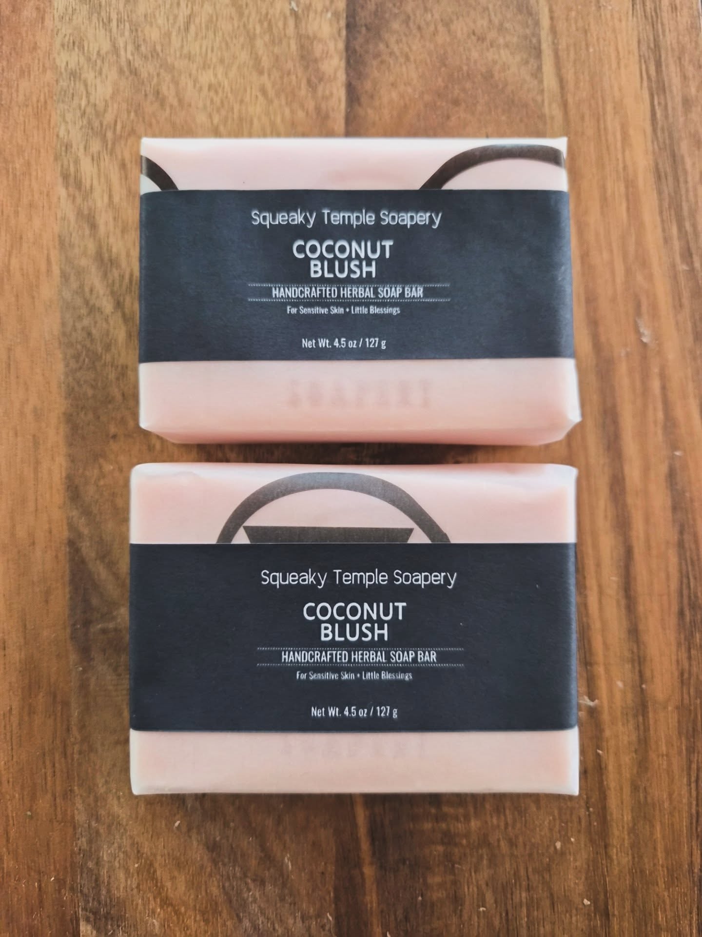 Freshly Prepped & Ready to Pamper! 🧼✨
Meet Coconut Blush! It's gentle, handcrafted soap made with love and care. Wrapped, labeled, and ready for you (or your little one)! 💛
Formulated especially for babies and sensitive skin, Coconut Blush is free from harsh ingredients. Just pure, soothing nourishment in every lather. 🥥🌸
Perfect for gifting or your daily skincare ritual.
Available now! Treat your skin to a little blush of coconut bliss!
#HandcraftedSoap #NaturalSkincare #SensitiveSkinFriendly #BabySafeSoap #SqueakyTempleSoapery #ArtisanSoap #EcoFriendlyBath #SkincareWithLove