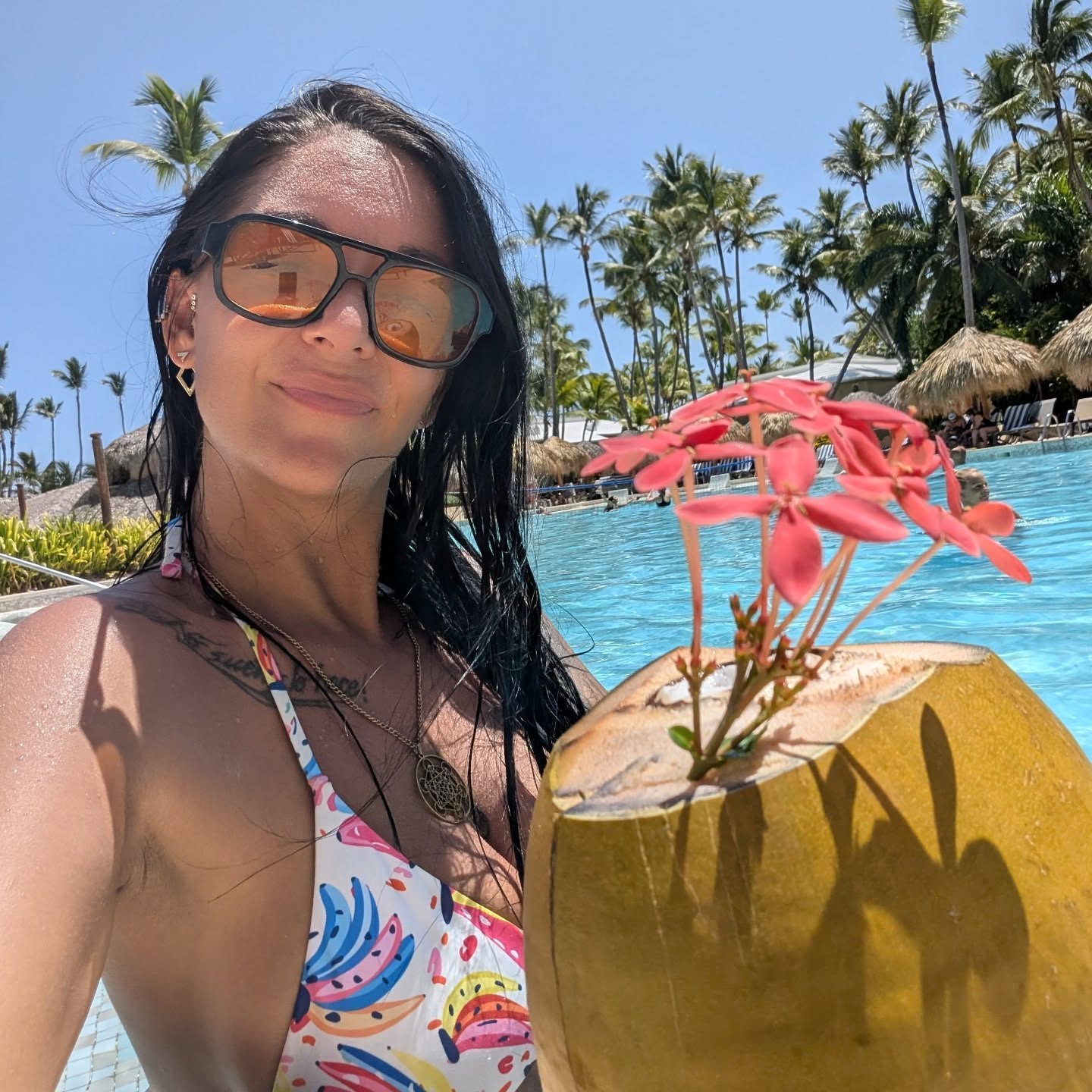 J’ai besoin de votre aide PLEASE !!!🙏🏾 😍
Je prépare mes voyages et retraites 2026 (eh oui… 2026 arrive dans 55 jours 😱✨)
Écris-moi en commentaire ta destination coup de cœur 💓
👉 L’endroit qui t’a fait vibrer,
ou celui que tu rêves de visiter un jour...
et surtout, pourquoi c’est ton coup de cœur ? 💭
Qu’est-ce que tu as le plus aimé ?
Ou pourquoi rêves-tu de découvrir cette destination ? 🌴
🙏 Merci de partager au maximum cette publication,
car j’aimerais recueillir PLEIN PLEIN DE TÉMOIGNAGE coup de cœur pour compléter mes itinéraires 2026 ✨
Merci du fond du cœur pour votre aide 💛
J’ai tellement hâte de vous lire 🌍💫
.
.
.
#voyage #retraite #destinations #coupdecoeur #voyageuse #aventure #pepettevoyage #ricafamilia #voyagerplus #vivresesreves #explorelemonde #fyp #foryoupage #fypシ゚