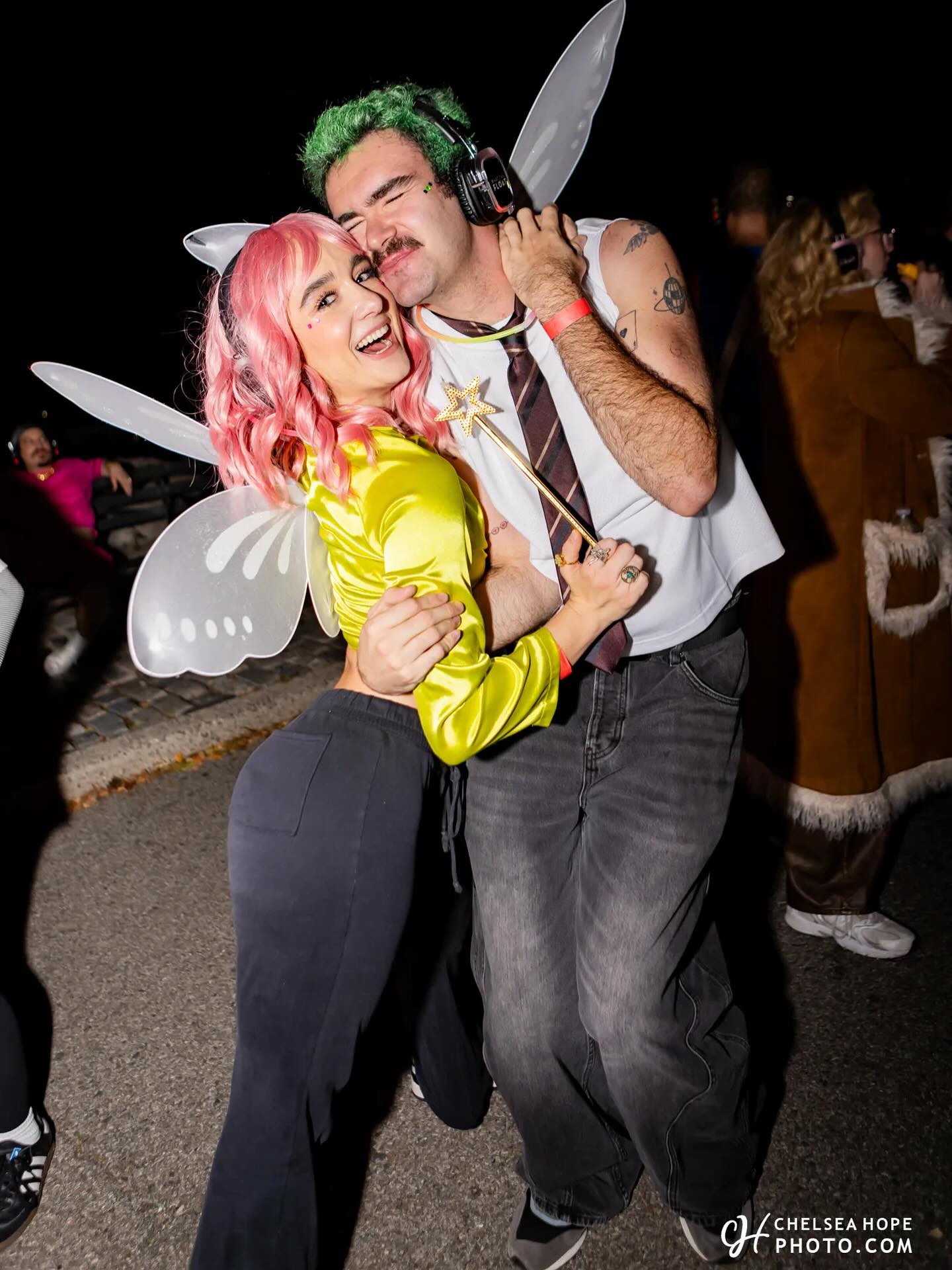 joy, community, and love are everywhere i look! feeling like one lucky girl in this city. thank u @whatthefloat for cultivating the coolest community experience. thank u @chelsea_snaps for capturing such happiness on camera. thank u @officialbenhahn for dancing our little wings off all night long 🧚♀️✨💗🧚🏼