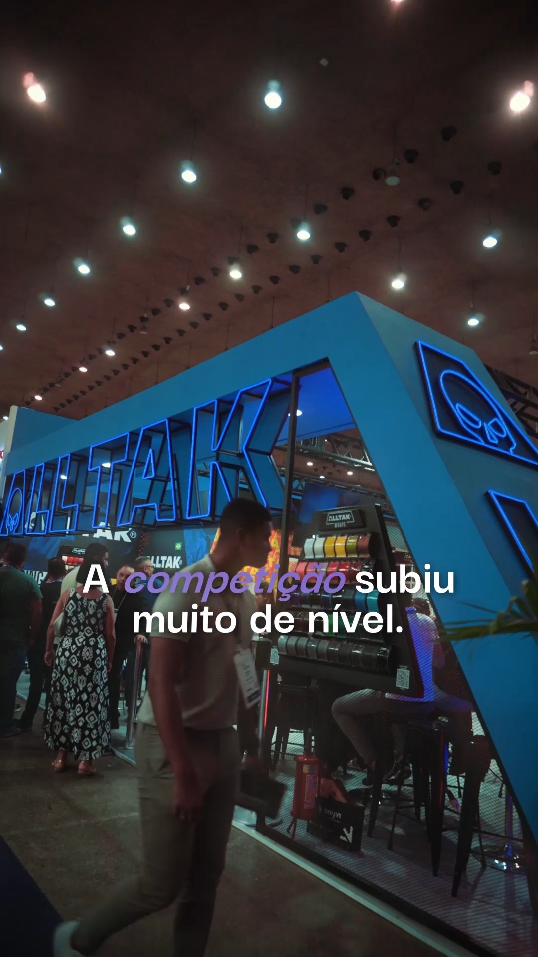 Conheça o stande Alltak na Maquintex: palco do @cambeaoficial (Campeonato Brasileiro de Envelopamento Automotivo), onde a competição virou experiência de marca: demonstrações ao vivo de performance e técnica, imersão no universo Alltak e oportunidades reais de negócio.
Integramos área comercial e captação de leads ao fluxo do visitante, unindo prova de produto, relacionamento e conversão no mesmo percurso.
Quer ver outros projetos imersivos que movem negócio? Confira no nosso site. Link na bio.