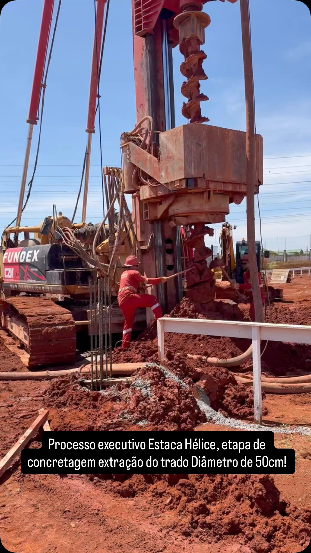 Residencial Buritis - Samambaia /Df
Processo executivo Estaca Hélice, etapa de concretagem extração do trado Diâmetro de 50cm