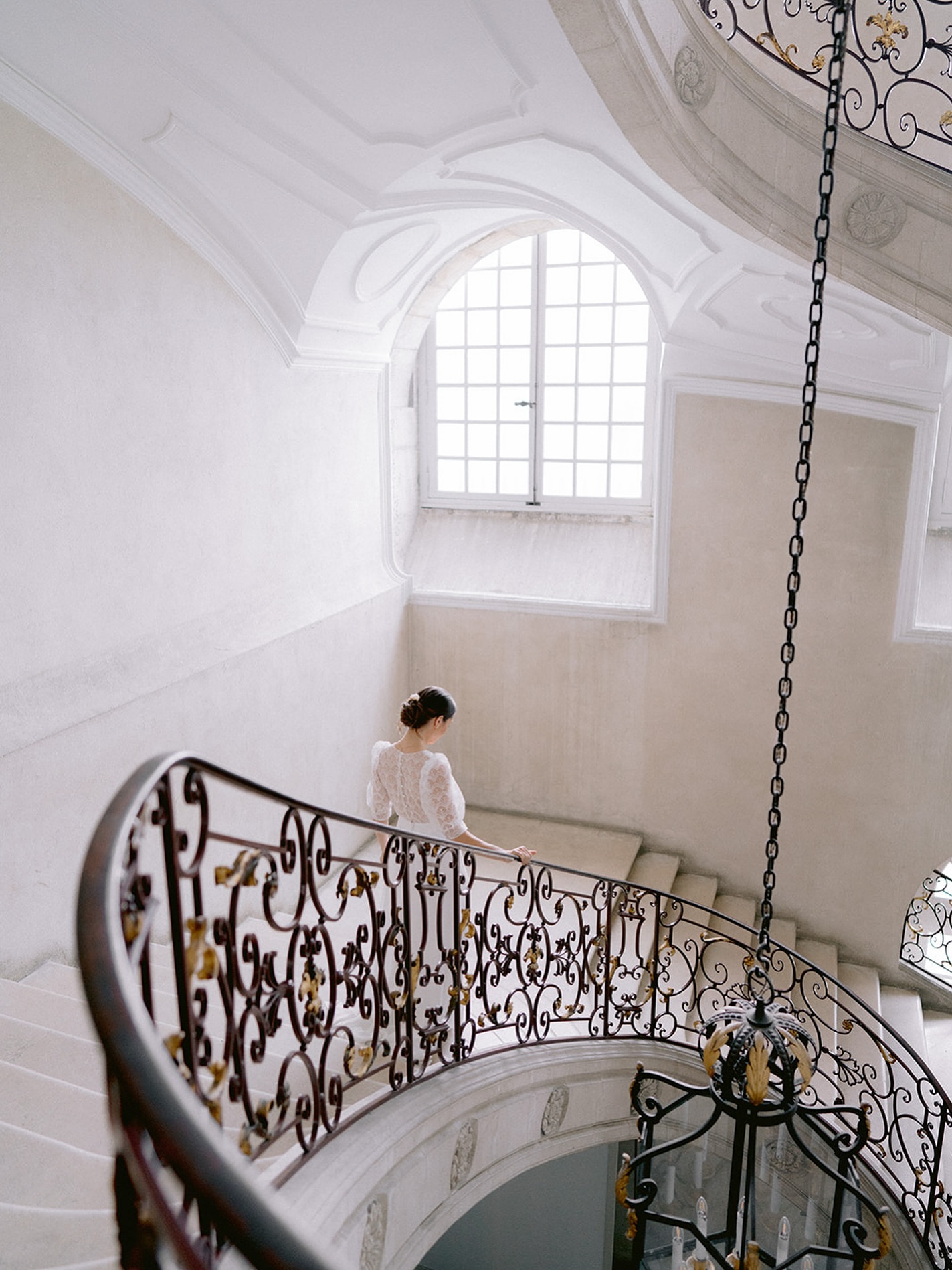 I remember seeing those stairs and falling instantly in love with it. The venue is so large I had to climb them about 6482 times so the love is now quite mixed, but this spot remains one of my favorite of @abbayepremontres
___
#weddingvenue #frenchweddingvenue #editorialwedding #editorialweddingphotographer #destinationweddingfrance