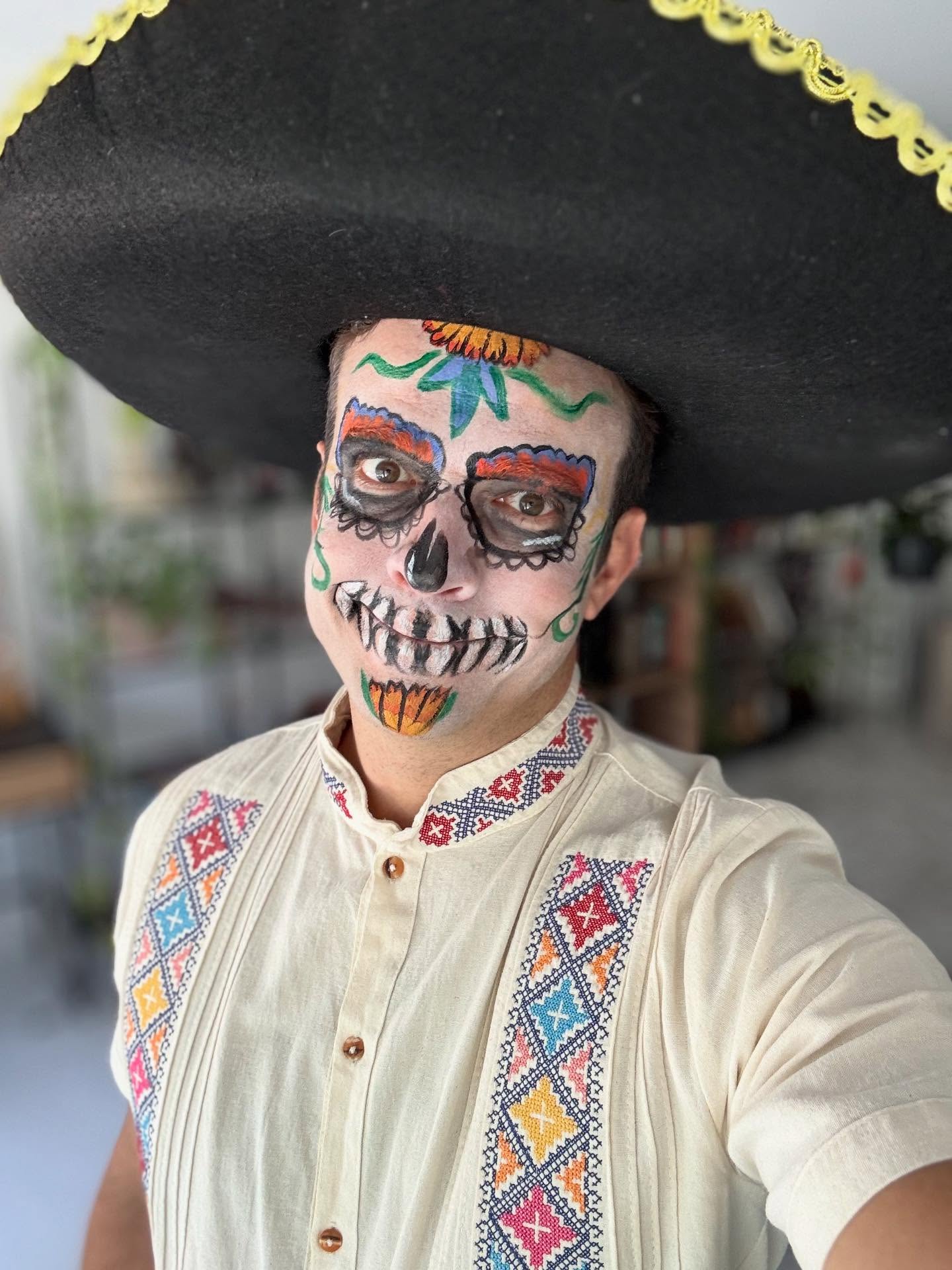 Que hermosa manera de vivir con la muerte, México.
¡Eres el país más colorido que existe!
🇲🇽💀🫀
#diademuertos #mexico #cdmx #desfile