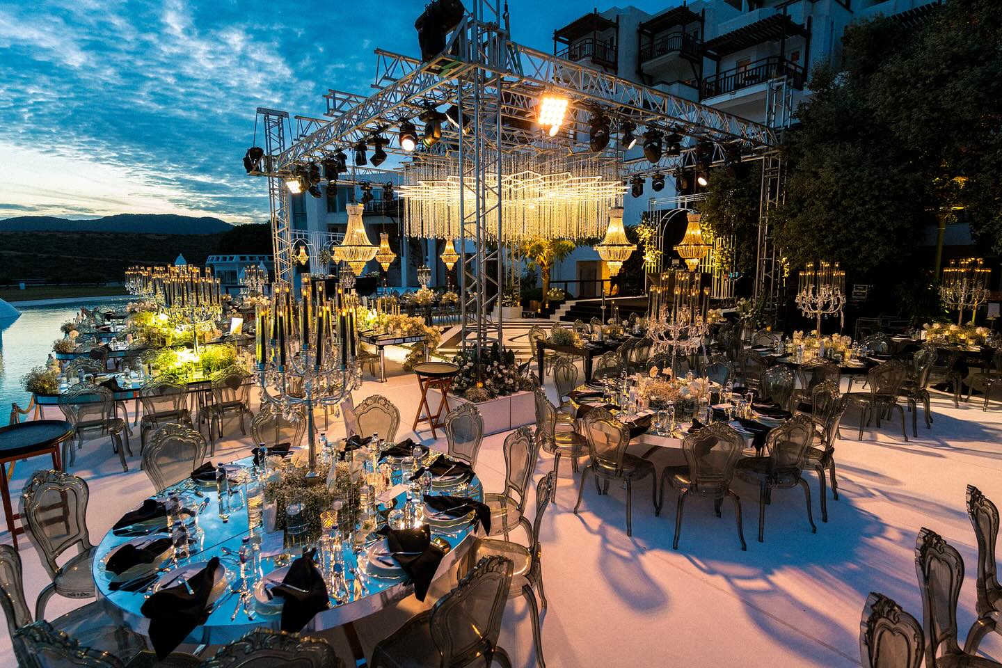 Reception Dinner decor for lovely Shreeya & Anuj
Nothing beats an elegant and sophisticated Black & White theme …
#blackandwhite #receptiondinner #destinationwedding #indianwedding
#karemevents
