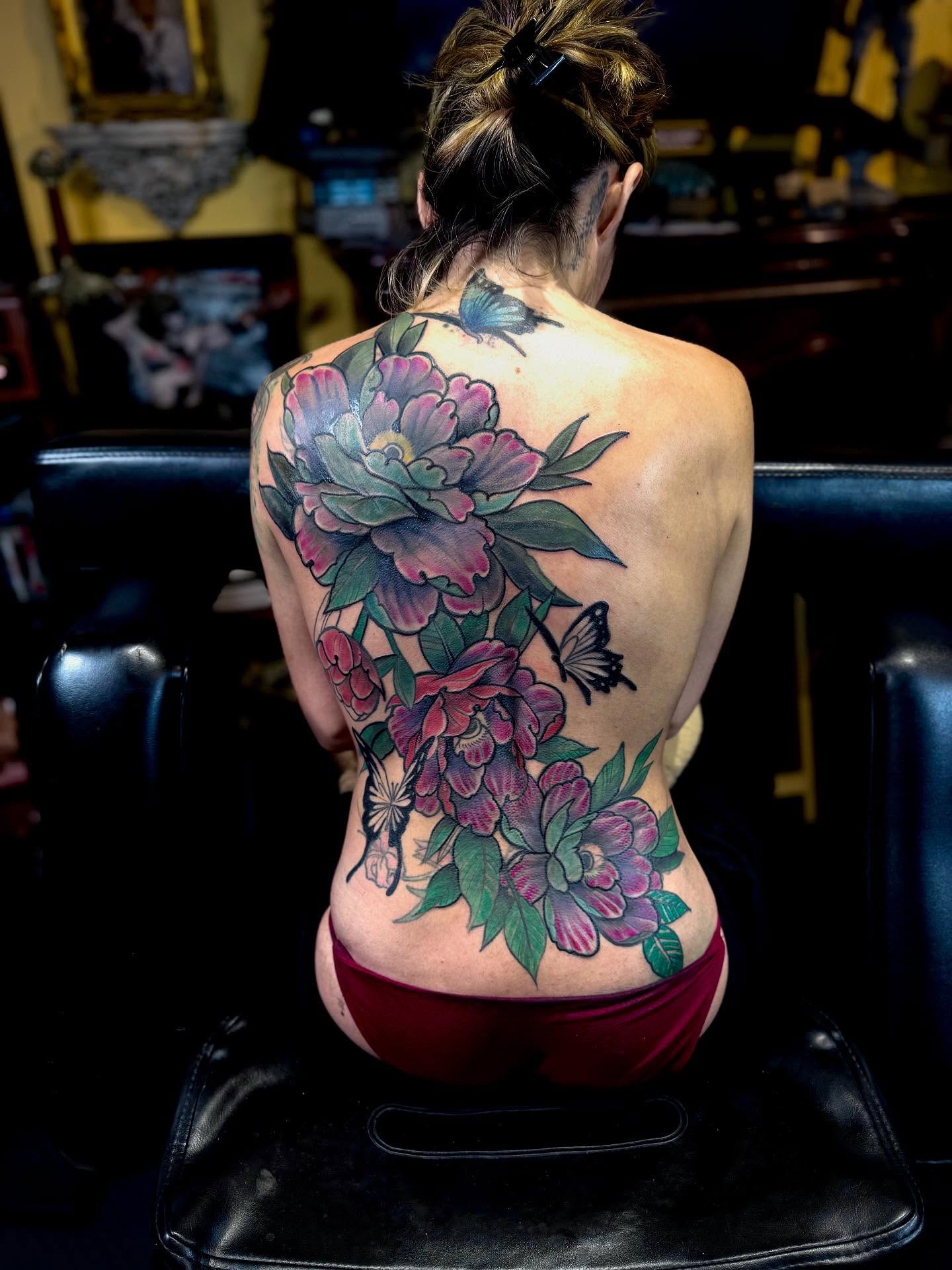 Been friends with @extre_mel_y for over 20 years, and itās always an honor when someone youāve known that long trusts you to do something this meaningful.
This full back cover-up is almost finished ā just a few more touches to go ā and I couldnāt be happier with how itās coming together.
A new chapter, full of color, growth, and transformation. šøš¦
Appreciate you, my friend, for letting me bring this to life.
#tattoo #coverup #floraltattoo #friendship #tattooartist #backpiece #growth #freshstart #inprogresstattoo #truegrittattoosnewmexico #AlbuquerqueTattoos #AlbuquerqueTattooShop #BestOfAlbuquerque #BestTattooShopInAlbuquerque #Friends #Pals #CanātStop #WomenWithTattoos