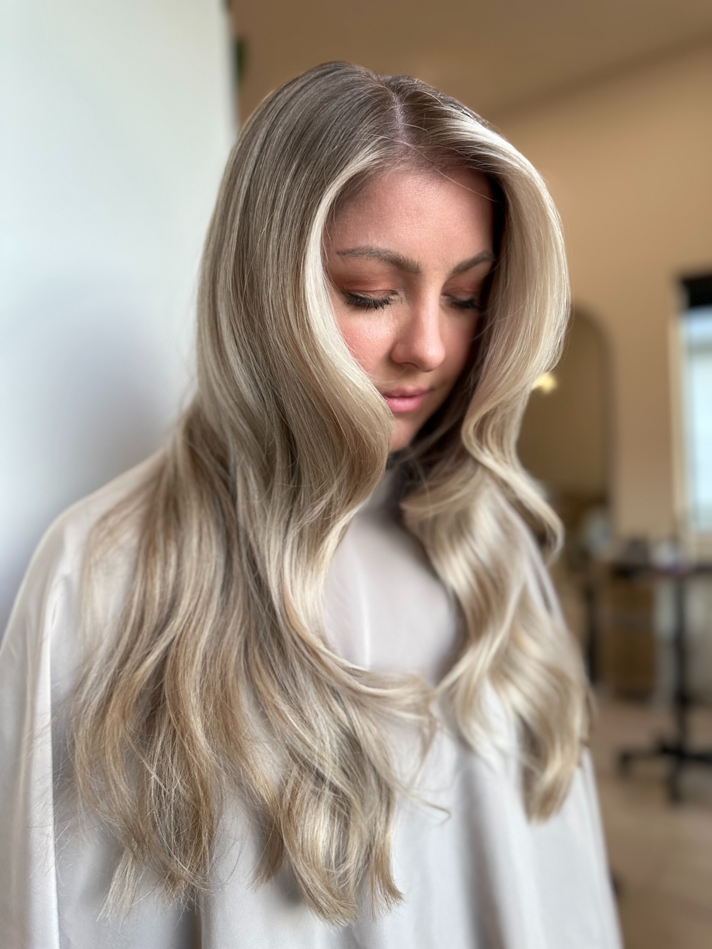 The best way to start the weekend? Fresh hair 💕
.
.
Stylist: @andrea_thebespokehairco
Assistant: @cosmeticswithcassidy
#puntagordahairstylist #puntagordahairsalon #bespokeblonde #bespokehair #thebespokehairco #bespokeblondong #portcharlottehairstylist #northporthairstylist #capecoralhairsalon #fortmyershairstylist #livedinbalayage #livedinblonde #dimensionalcolor #trendinghaircolor #luxurysalonexperience
@k18hair @innersenseorganicbeauty @modern_foil