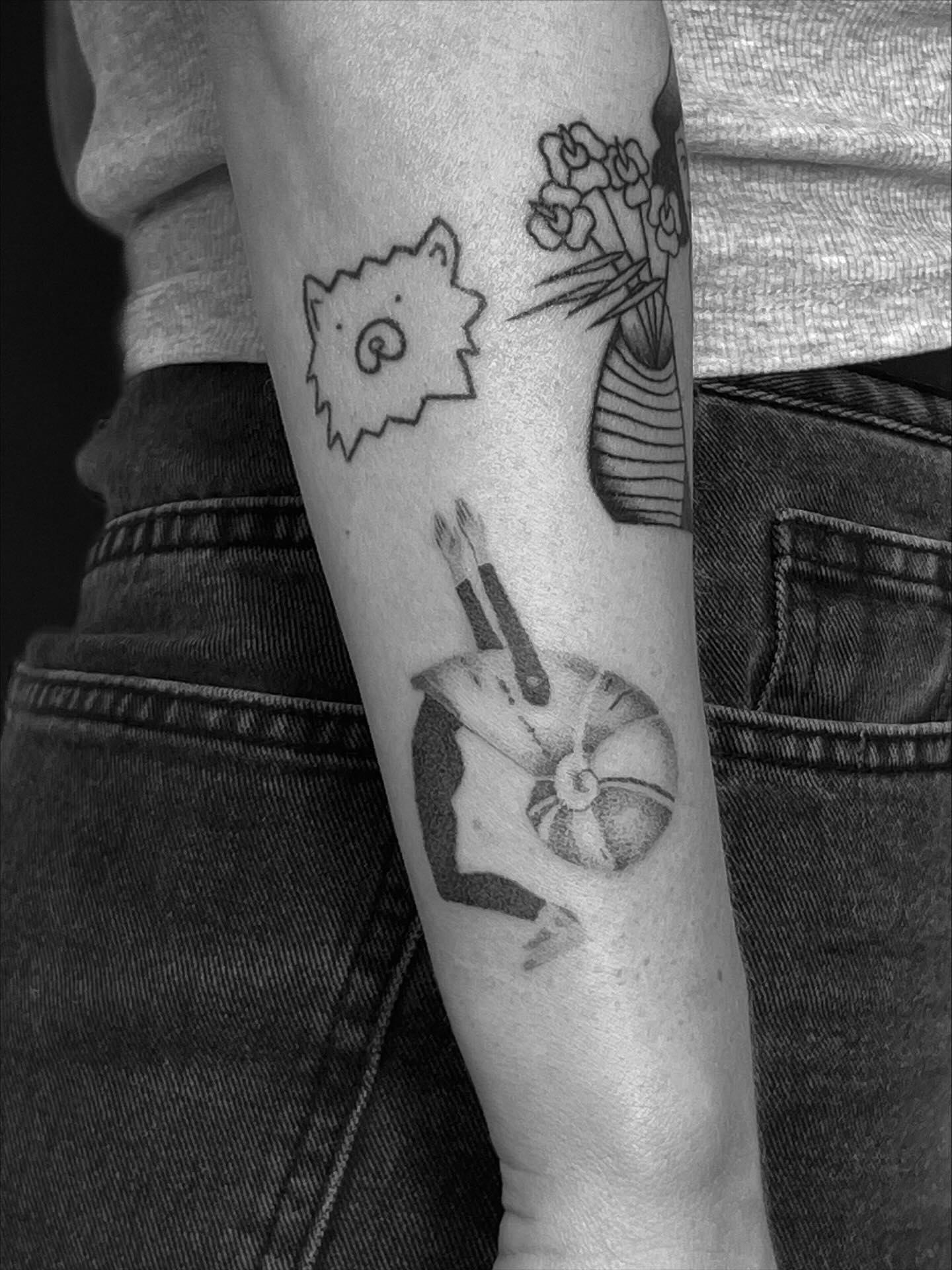 schneckenmenschlein
merci mimi
zweites tattoo heute bei @die_verspaetung in dresden
#handpoke
#handpokedtattoos
#handpokedtattoos
#handpokedresden
#surrealismtattoo
#surrealisttattoo
#dreamytattoo
#snailtattoo
#machinefreetattoo
#tattoodresden
#tattooweimar
#tattooerfurt
#tattoojena