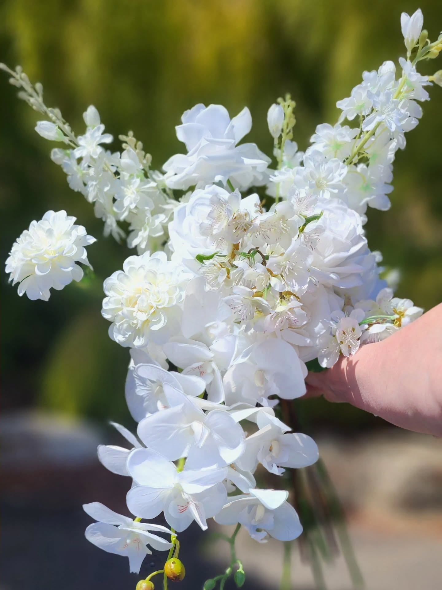 There’s something deeply peaceful about white florals — calm, pure, and quietly powerful.
This bouquet feels like a breath of stillness, yet with so much movement — soft orchids and delicate blossoms that whisper serenity. ⚘️
#Decodays #BridalBouquet #WhiteBouquet #WeddingFlorist #MelbourneWeddings #FauxFlorals #ArtificialFlowers #WeddingInspo #FloralDesign #WeddingStylist #LuxuryWeddings #WeddingVibes #ModernBride #TimelessElegance #MelbourneFlorist #WeddingDetails #EventStyling #BrideToBe #EngagedCouple #WeddingGoals #PakenhamFlorist #YarraValleyWeddings #DandenongRangesWeddings