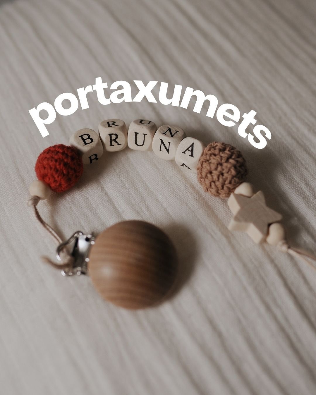 I per acabar d’arrodonir un pack perfecte per regalar a un bebè: els portaxumets! 🥰
👉🏼 Personalitza el nom i el color