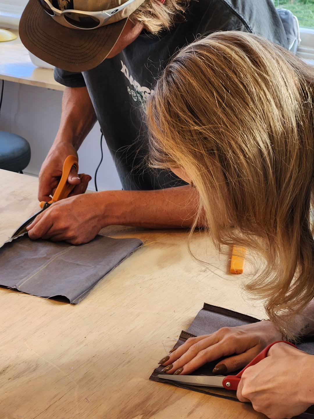Any Lefty sewists here? Get yourself a pair of Left handed scissors! Not only the handles are swapped but the blades are too so you can see what you are cutting! It will change your sewing journey as cutting fabric is such a big part of sewing.
#queenstownnewzealand #queenstown #sewinghabits #sewingstudio #sewingclass #SewingTools #hobby #craft #lifeskill