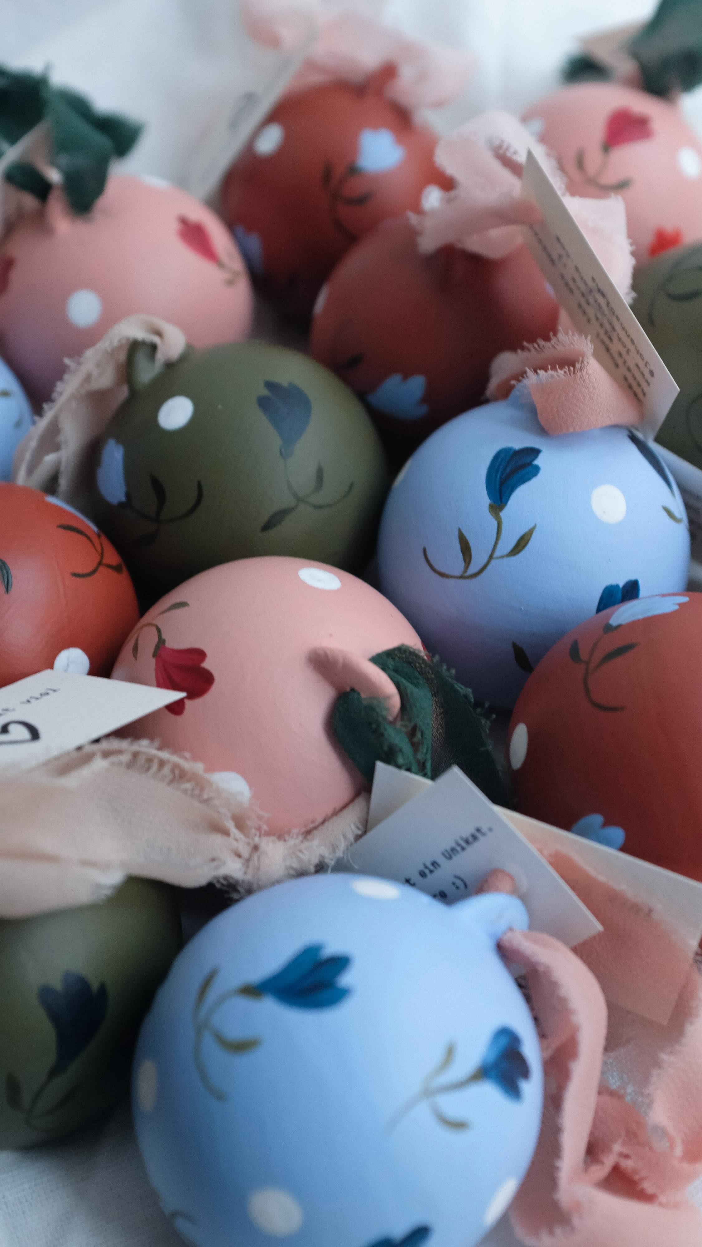 ✨now live✨
Meine handbemalten Christbaumkugeln sind jetzt online 🫰🏻
🎄🎄🎄🎄
link in bio.
#christmas #weihnachten #painting #illustration #handpainted #handbemalt #weihnachtsschmuck #christmasbaubles #ornaments #holly