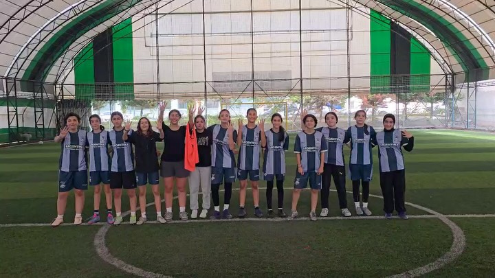 Sahada enerji, disiplin ve bol kahkaha! ⚽️📸
Bu haftanın keyifli ve enerji dolu antremanlarını kız grubumuzda küçük bir doğum günü sürpriziyle taçlandırdık. 🎂🎈 İyi ki doğdun, iyi ki takımımızdasın! Takım ruhu, arkadaşlık ve gelişim hepsi bir arada. 💙
Kayıt ve deneme antrenmanı için DM atabilirsiniz. 🙌
💬DM
📞0553 893 34 34
📍Arjantin Futbol Okulu
#arjantin #soccer #futbolakademi #sporokulu #futbolokulu #arjantinfutbolokulu #antrenman #futbol #football #beylikdüzüfutbolokulu #beylikduzufutbolokulu #beylikdüzüfutbol #beylikdüzüanaokulu #futbolantrenman #sporokulu #esenyurtfutbolokulu #okul #buyukcekmecefutbolokulu #istanbulfutbolokulu #beykentfutbolokulu #kurbanbayrami #okul #beylikduzu #beylikdüzü #beykent #turkiye #esenyurtfutbol #spor #buyukcekmece #esenyurt#kızfutbolokulu #kızfutboltakımı