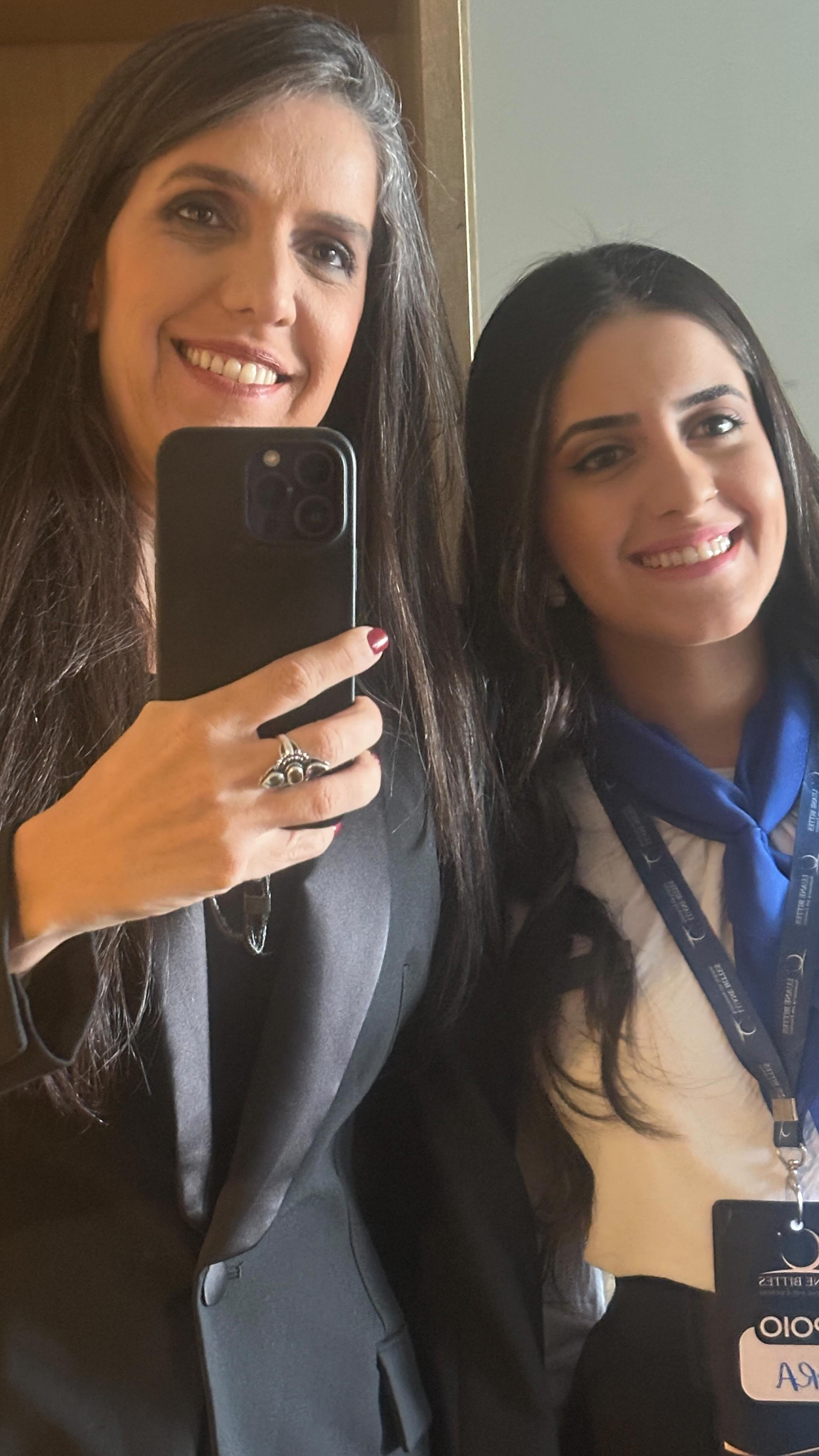 São 21 anos realizando sonhos e mais um lindo evento passou por aqui nos meus bastidores.
O que me resta é agradecer a oportunidade de poder contribuir com o sucesso de cada cliente, como gestora de eventos e cerimonialista.
Vale a pena cada madrugada virada quando vejo ideias se tornando realidades, equipes engajadas, fornecedores unidos e o
principal…participantes se divertindo!🤣
Uno minha profissão a um propósito de vida: minha missão é unir pessoas através dos eventos, tornando cada encontro um momento memorável, pelos motivos certos, pois eles passam mas ficam na memória!
É um desafio,
mas viciante!🤣
Gratidão @sinprofaz por confiar no meu trabalho há 11 anos, tanto em suas posses de diretoria quanto nos encontros nacionais que realizam!
Parabéns a quem vestiu a camisa do #23enpfn e fez com que este evento fosse inesquecível!
Este encontro realmente ficará em nossa memória!
💫Gratidão @yara.bittes vc arrasou no apoio!
🌺Gratidão Dra @michellecrcunha por confiar que eu seria capaz de realizar suas ideias 🤣
Equipe @serhsnatal, vcs arrasaram!
Até o próximo, seja lá onde for! 🤣
Obrigada!♥️
@sinprofaz @yara.bittes
#cerimonialistacompaixao #serhsnatal #eventosempresariais #eventoscorporativos #gestãodeeventos #cerimonial #23enpfn