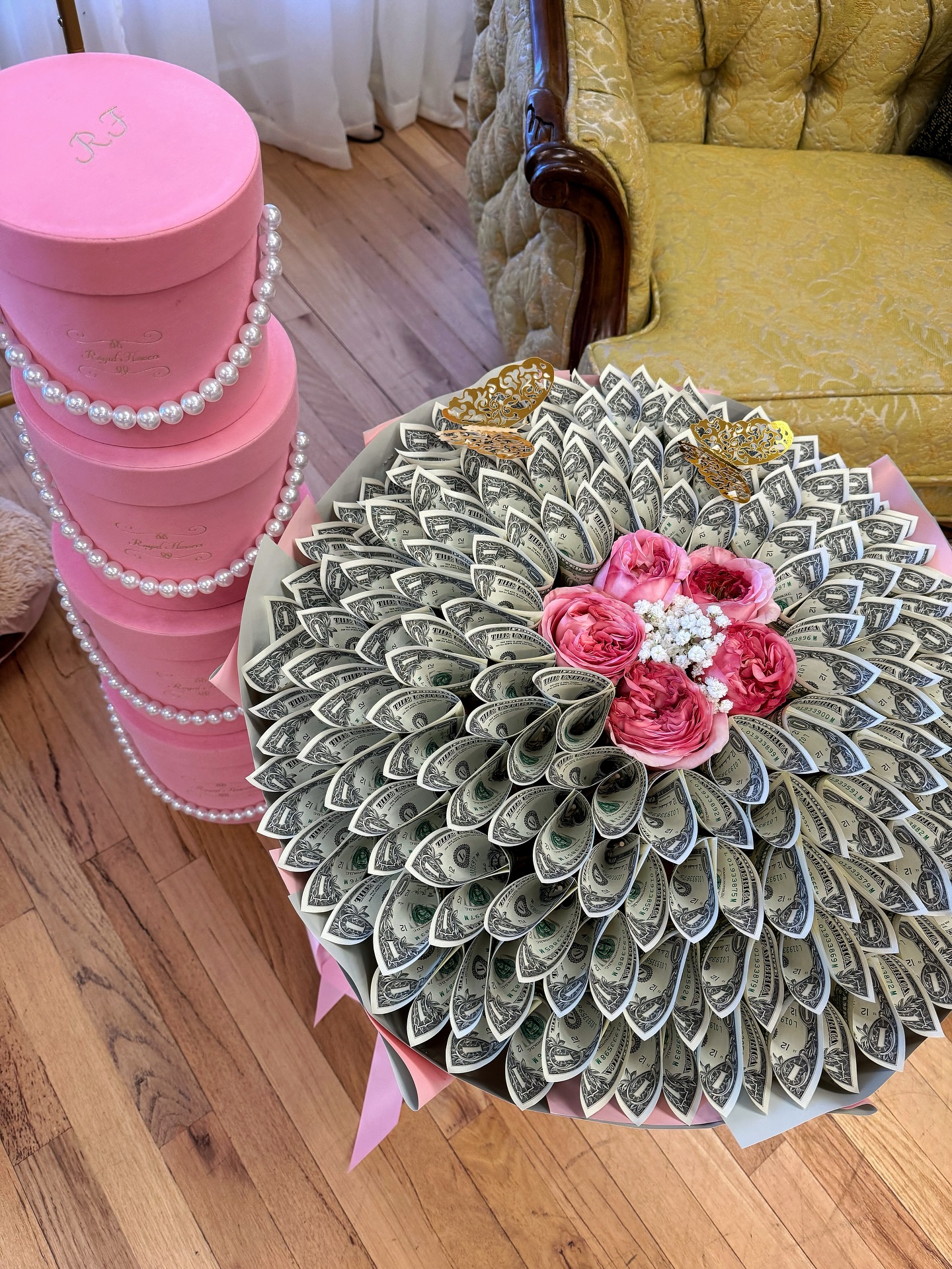 Not your average bouquet πΈβ¨
At Royal Flowers, we craft beauty that blooms in more ways than one β fresh flowers or money bouquets, we make every gift royally unforgettable. ππ·
#royalflowersnj #MoneyBouquet #LuxuryGifting #BloomWithStyle #medfordnj