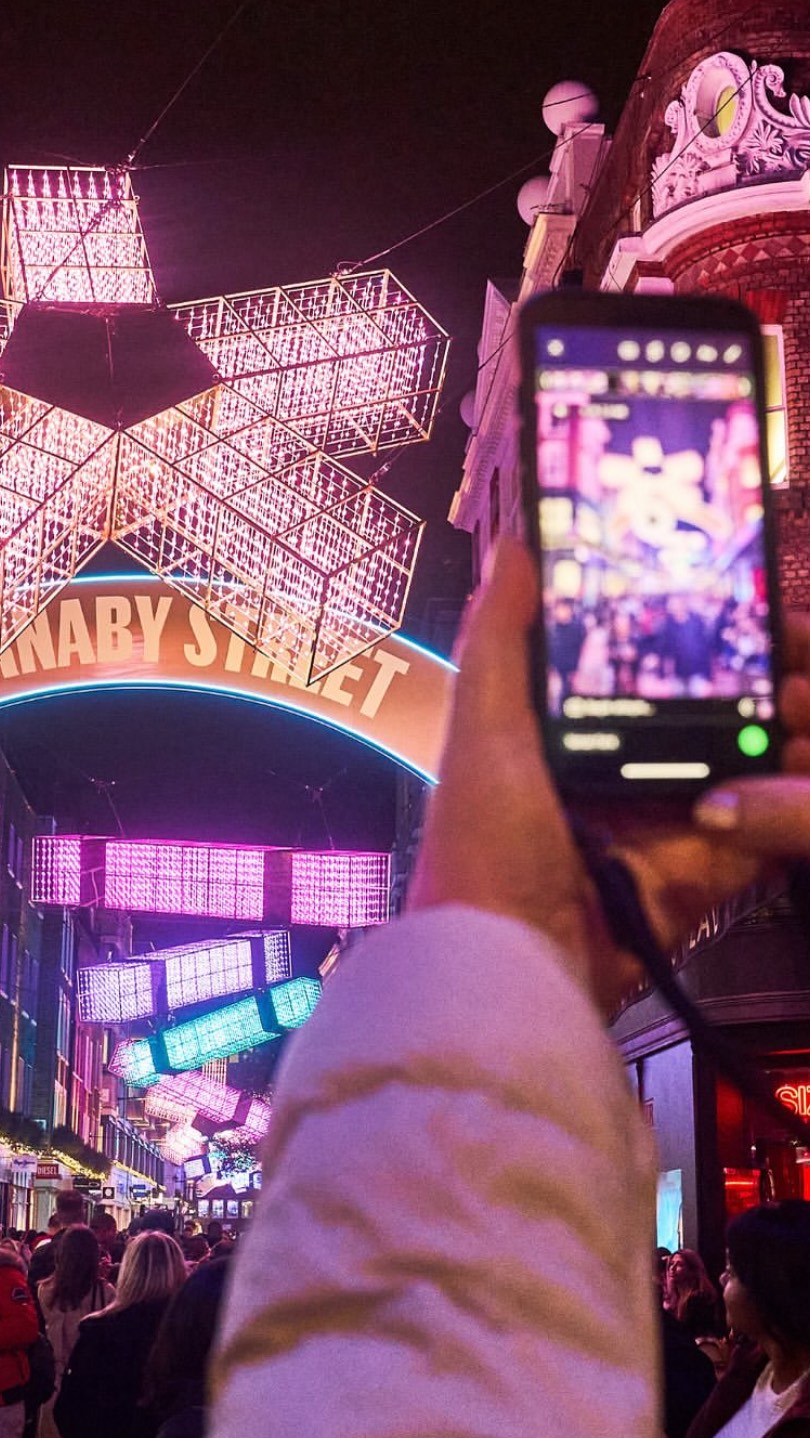 The lights are on, the vibes are high, and the cocktails were flowing šāØ @thisissoho
Our Salted Caramel Chai Colada with @theduppyshare was a hit at the Carnaby Christmas Lights switch-on!
So good to catch up with @luvfoodluvdrink from @sundaybrunchc4 š¹š„
See you next week for @coventgardenldn š„°
#CarnabyXmas #ChristmasInCarnaby #duppyshare #beetlejuiceevents