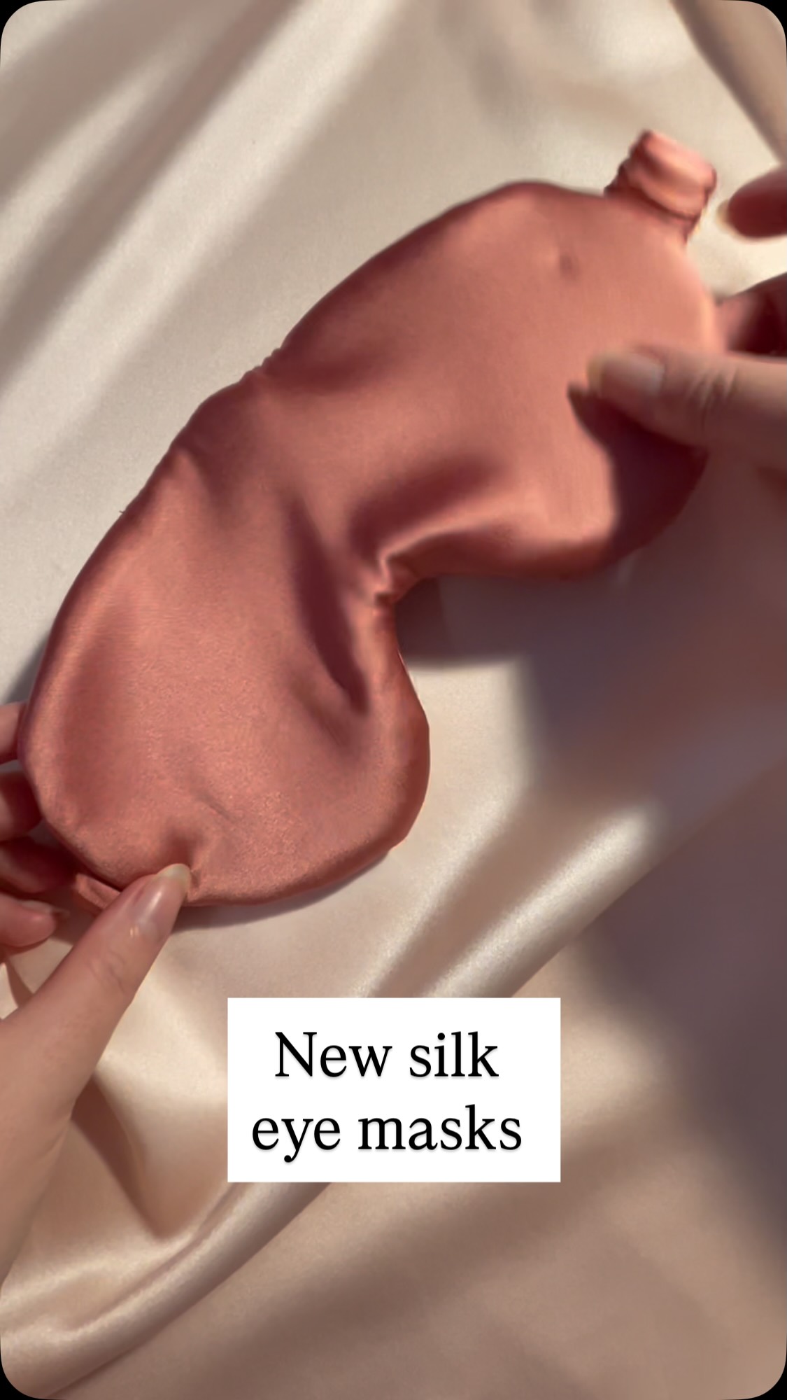 Iāve been working on these new larger eye masks for a while and really wanted to get them launched in time for Christmas so I am excited to say they are online now!
These are available in 13 stock colours and prints but as always, I can sew these made to order in any of my 29 silk colours and prints
Video description- Joās hands fold and enclose a mid pink silk eye mask. When she opens her hands again, the eye mask is a bigger style while audio says āoh, oh, oh, like, right!ā