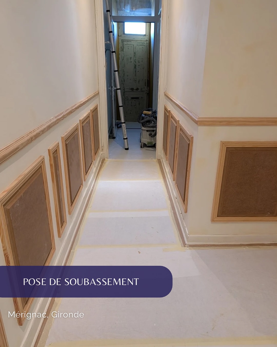 Un nouveau chantier un peu différent cette semaine !
Pose de soubassements et de cimaises réalisée en sous-traitance, en collaboration avec un peintre partenaire pour la mise en couleur.
Un travail de finition qui apporte du relief et du caractère aux murs, dans le même esprit que nos prestations de pose et de rénovation de parquet.
👉 Une nouvelle offre proposée par Parquet D’argent pour compléter vos projets d’aménagement intérieur.
#parquetdargent #soubassement #cimaises #travauxinterieur #bois #artisan #decorationmurale #renovationmaison #bordeaux #gironde