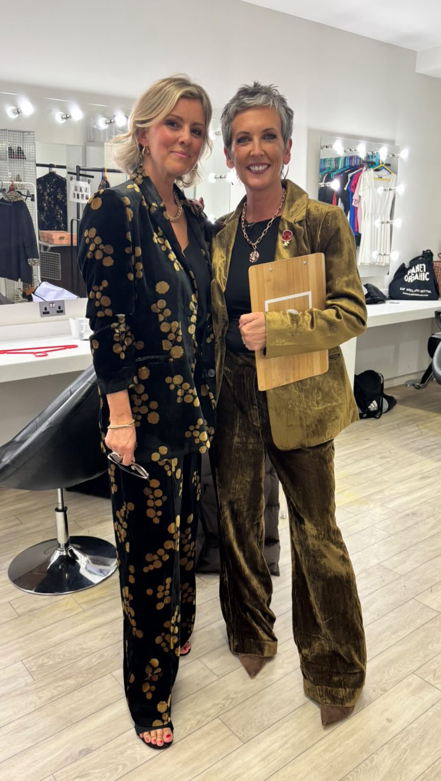 My first ever show with @qvcuk customers live on air! Called ‘Sparkle Like You Mean It’ with a whole hour of stunning party wear modelled by 6 fabulous QVC customers!
Always a pleasure working with you @pipagordon ❤️
Thank you everyone - amazing team effort and so much fun!
Live TV, TV presenter, fashion stylist, personal stylist, QVC