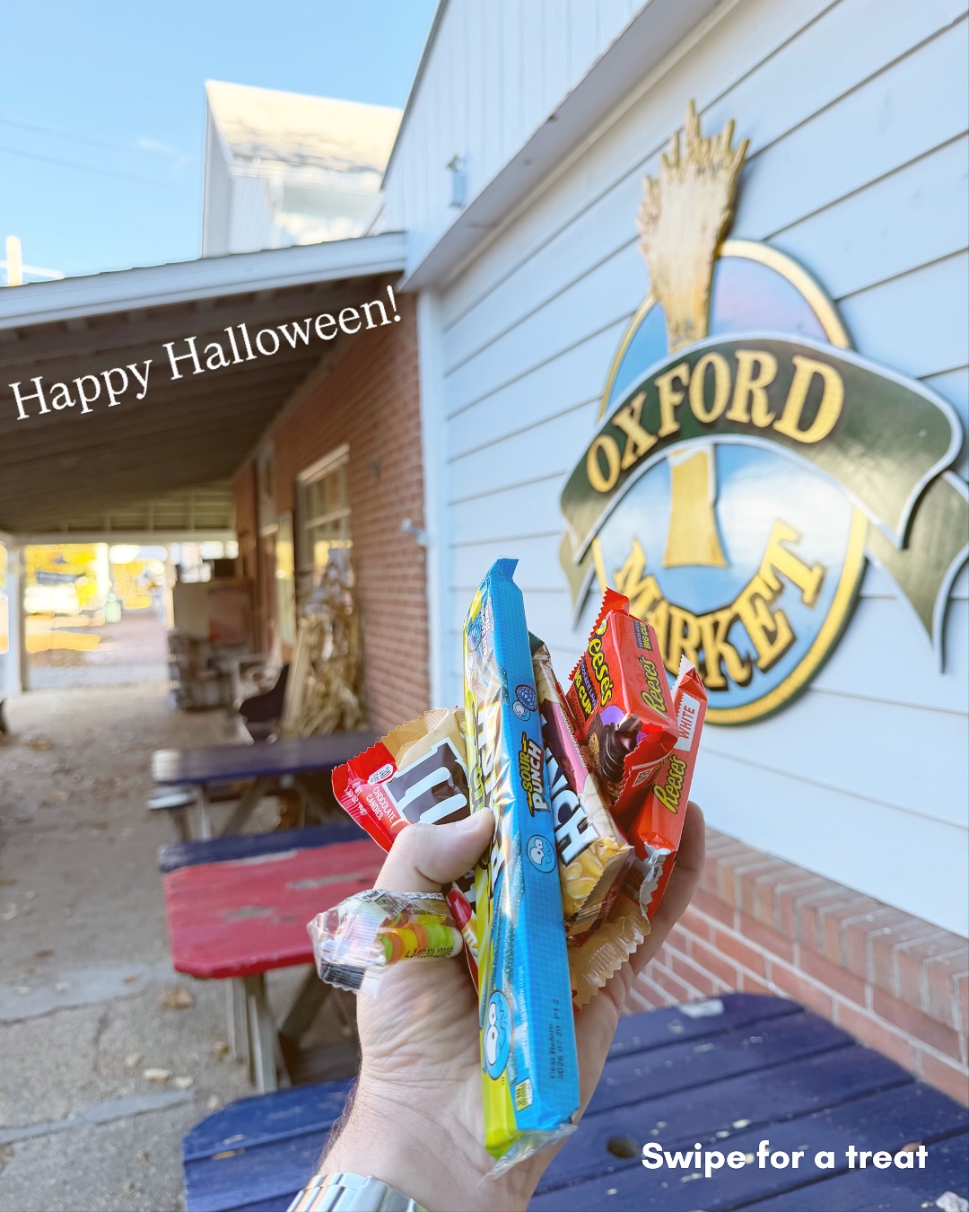 🎃 Halloween Night at The Oxford Market! 👻
Trick-or-treating runs from 6:00 – 8:00 PM, and we’ll have plenty of candy ready for all the ghosts and goblins stopping by! 🍬
Before or after your candy run, swing by for a hot, fresh pizza from Oxford Pizza Co. — we’ll be set up at the market from 5:00 – 8:00 PM, serving our handmade favorites straight from the oven. 🍕🔥
📞 Call ahead to reserve your pizza: 410-226-0015
🚶♂️ Walk-ups welcome while supplies last!
•
•
•
#easternshore #maryland #easternshoremd #chesapeakebay #eastonmd #annapolis #delmarva #talbotcountymd #kentisland #visitmaryland #shorelife #travel #tilghmanisland #oxfordmd #salisburymd #nature #saltlife #fun #stmichaelsmd #landscape #talbot #md #seafood #stmichealsmd #brackishlife #talbottourism #traveltalbotcounty #beautifuldestinations #cheasapeake #ocmd