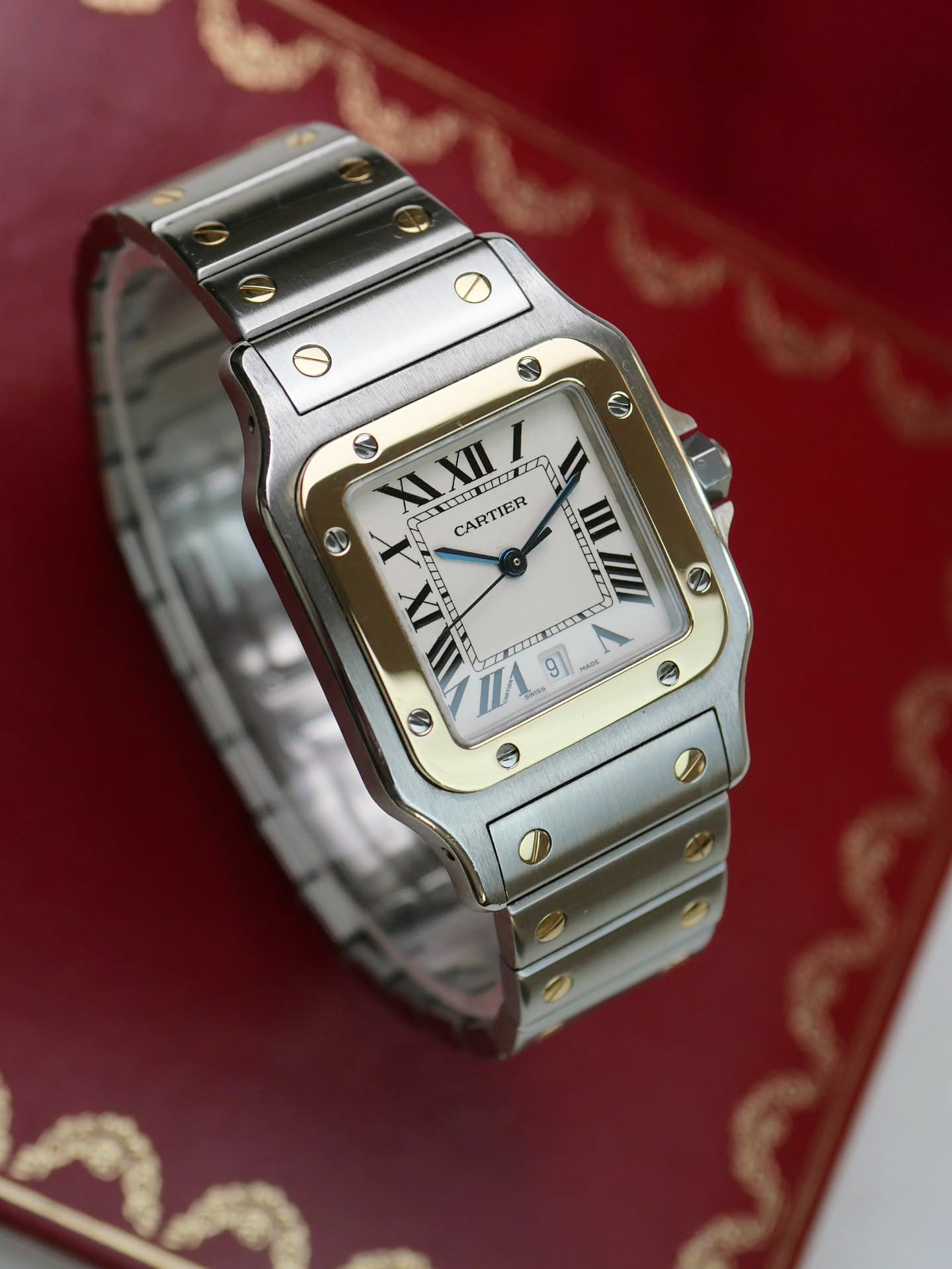 Cartier Santos Galbee
⌚️ Full set
⌚️ Ref. 1566
⌚️ Year: 2008
⌚️ Quartz
#Cartier #Santos #watch