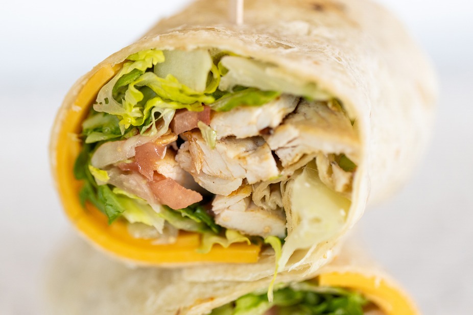 Enjoy a delicious wrap loaded with fresh veggies and tender chicken for a satisfying meal. 🥗
#BagelsOnPark #WeehawkenEats #RestaurantLife #TastyWrap #GreatSandwiches