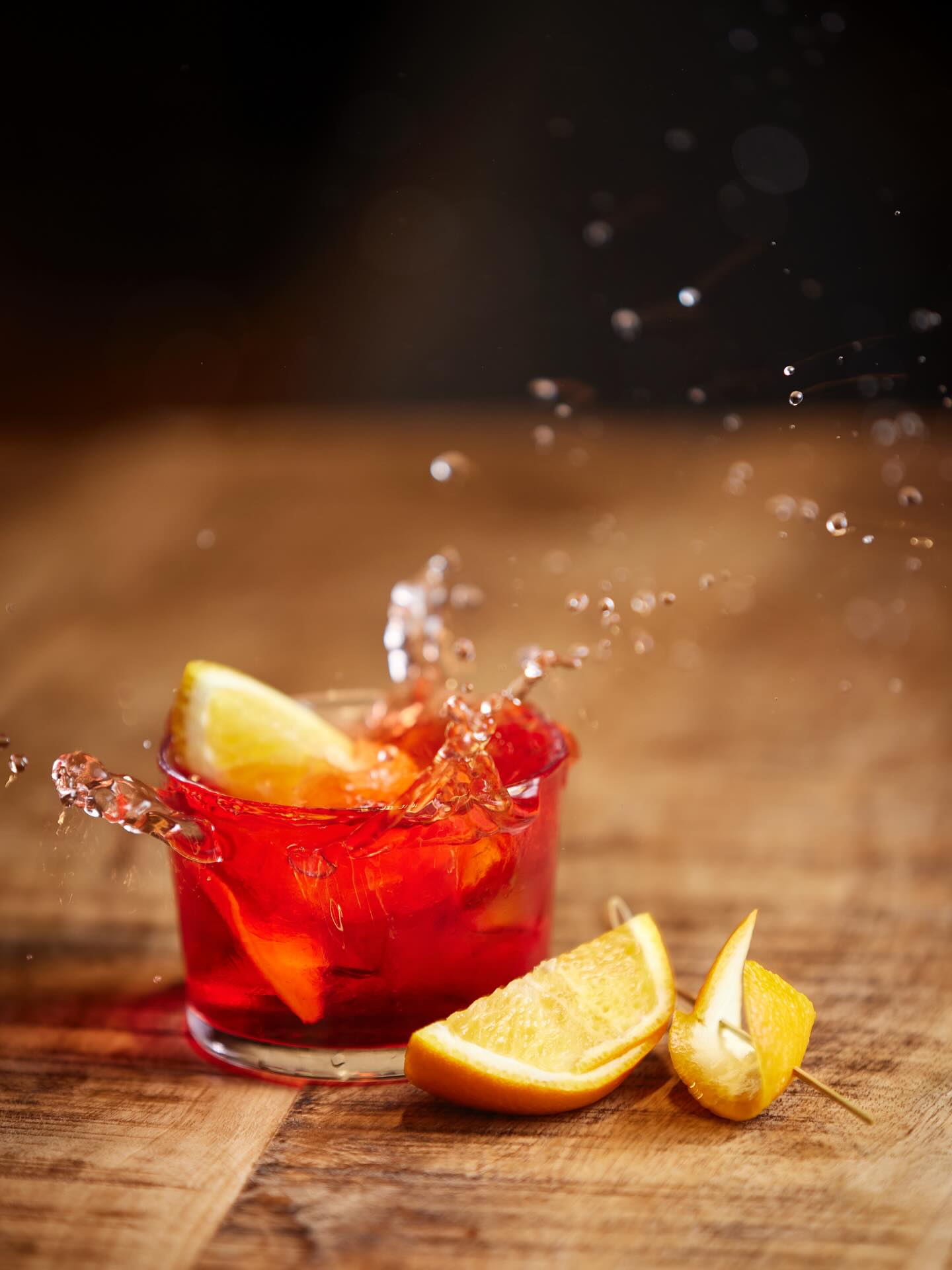 Bitter. Smuk. Klassisk.
Negroni – fordi vinteraftener kalder på lidt kant og meget karakter 🍊🥃
Negroni hour på Tipsy Ø hver dag 16–18 – 2 for 1 🥂
#negroni #wintervibes #cocktailhour #cheers