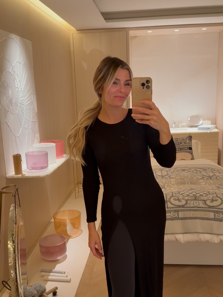 J’ai l’immense joie de vous partager que mon Soin Sonore au Gong et aux Bols de Cristal fait désormais partie du menu du Spa @dior au @plaza_athenee ✨
La méditation sonore est une immersion profonde. Les fréquences vibratoires enveloppent le corps, l’activité cérébrale ralentit et l’esprit peut enfin se ressourcer.
C’est une invitation à revenir à soi 🤍
Merci à l’équipe du Spa Dior de croire en la puissance du son
Et à vous qui me suivez dans cette aventure : a dream come true 🪄
Réservations Spa Dior, Plaza Athénée
25 avenue Montaigne, 75008 Paris
#soundbathmeditation #soundhealing #sonotherapie #gong #bolsdecristal