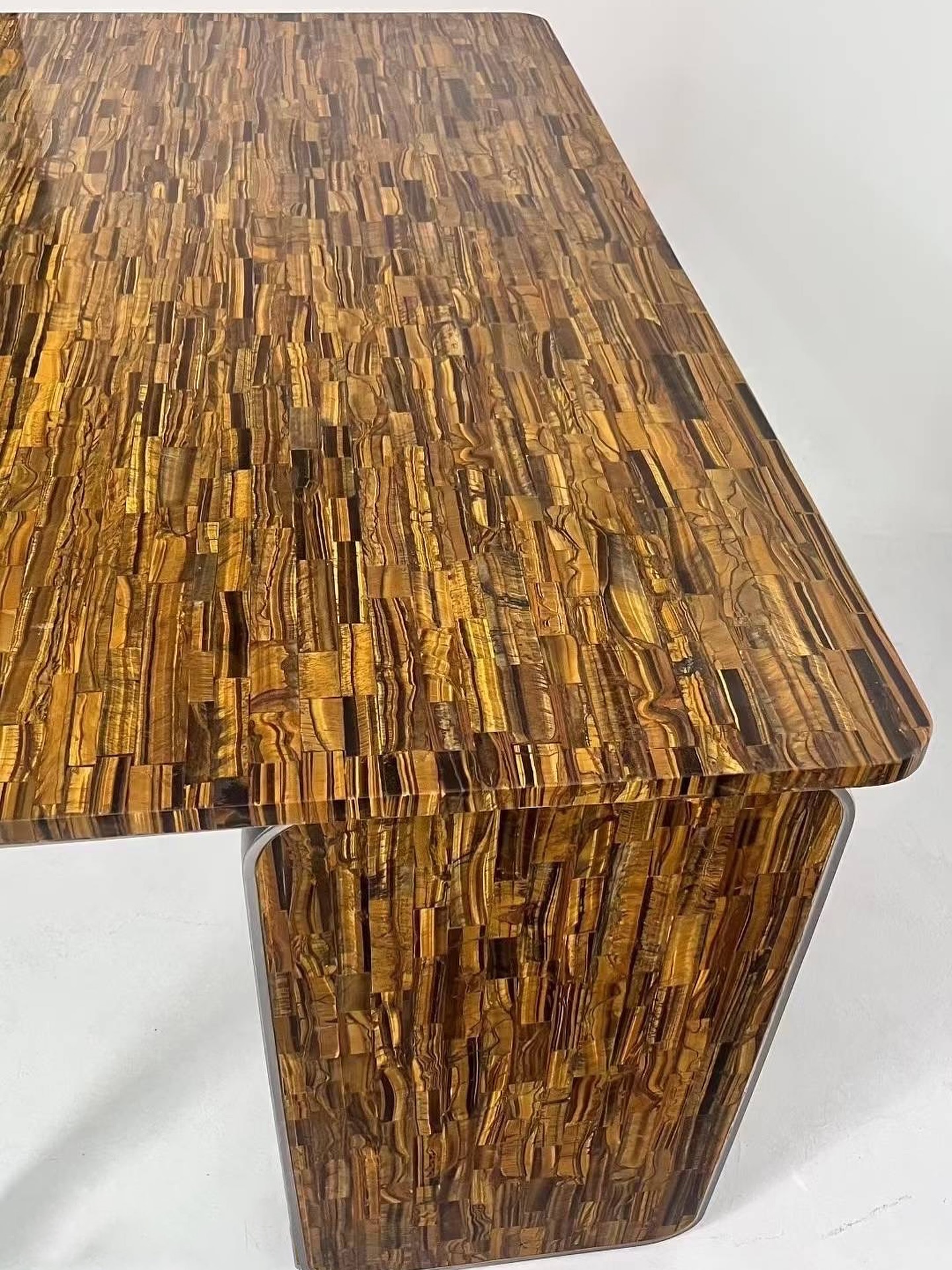 Golden radiance, captured in stone.
This sculptural table is crafted from natural Tiger’s Eye gemstone, revealing deep amber and bronze reflections that shift with the light. Every surface showcases the hypnotic energy of this semi-precious stone — polished to perfection and designed for interiors where art meets function.
✨ Material: Tiger’s Eye gemstone composite
🏛️ By DURAMICA — Art of Natural Stone
#duramica #naturalstone #tigerseye #luxuryinterior #stonetable #interiordesign #madeofstone #gemstonedesign #interiorart #exclusivefurniture #handcraftedluxury