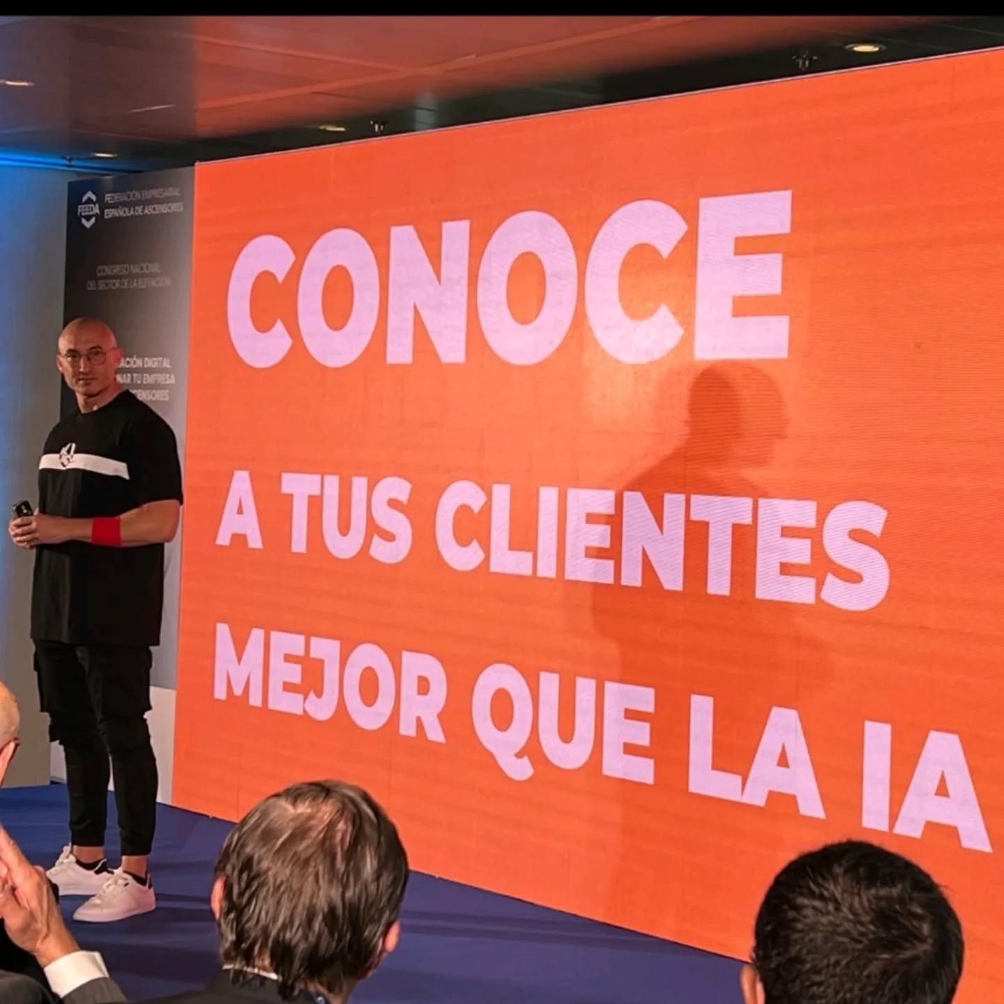 Know your customers better than AI
#aetificialintelligence #business #keynote