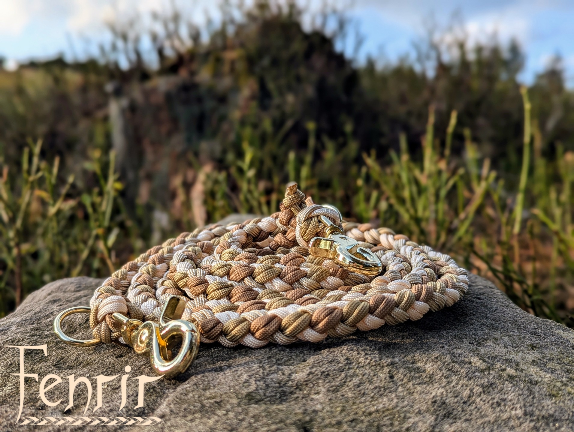 Wenn das Licht weicher wird und die Farben wärmer. Perfekt für kleine Abenteuer im Herbst. 🍁
#herbstspaziergang #herbstfarben #herbstlicht #hundeliebe #individuellehundeleine #fenrirhandmade #naturdesign #paracord #handmadewithlove #smallbusiness #beige #gold