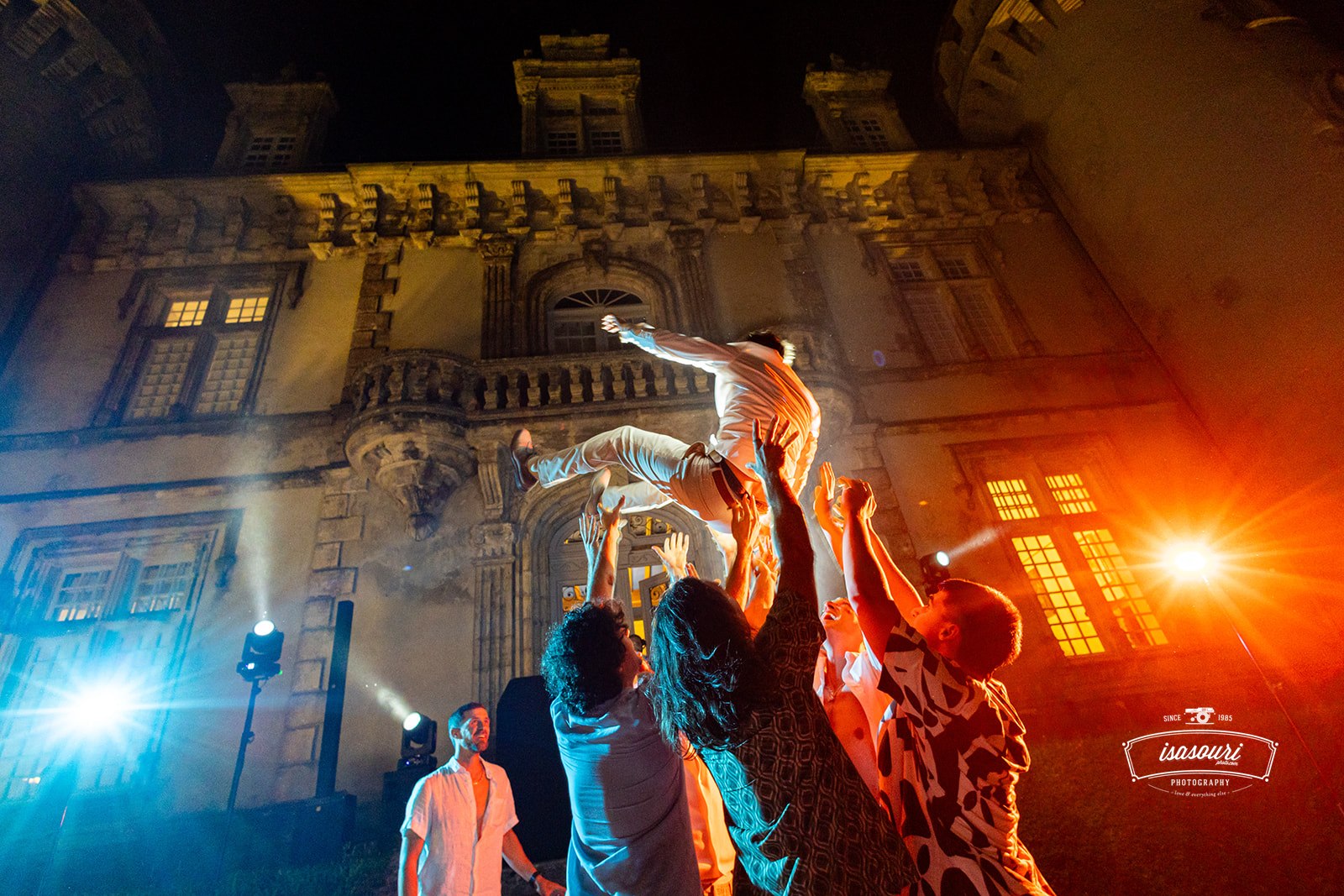 This incredibe photo is on its way for an #award. 🎉Thanks to the very talented @isasouriwedding for such a magic pic! Stay tuned for more information
This sound system installation facing the Château with the guests dancing outdoor as the lit chateau forms a stunning backdrop for the rest of the night, was literally fire🔥.
#weddingchateau #frenchwedding #chateaumariage #mariageaquitaine #bestweddingnight #mariagelandes #mariagesudouest #weddingparty #photoaward #luxurychateau #photographemariagelandes