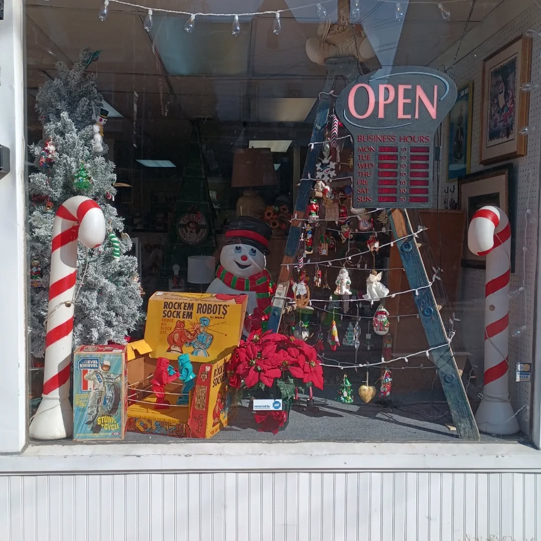 Just a snapshot of what's in store for you currently at Thrifts on Mane. More coming daily! Open until 5! Saturday 10-3!