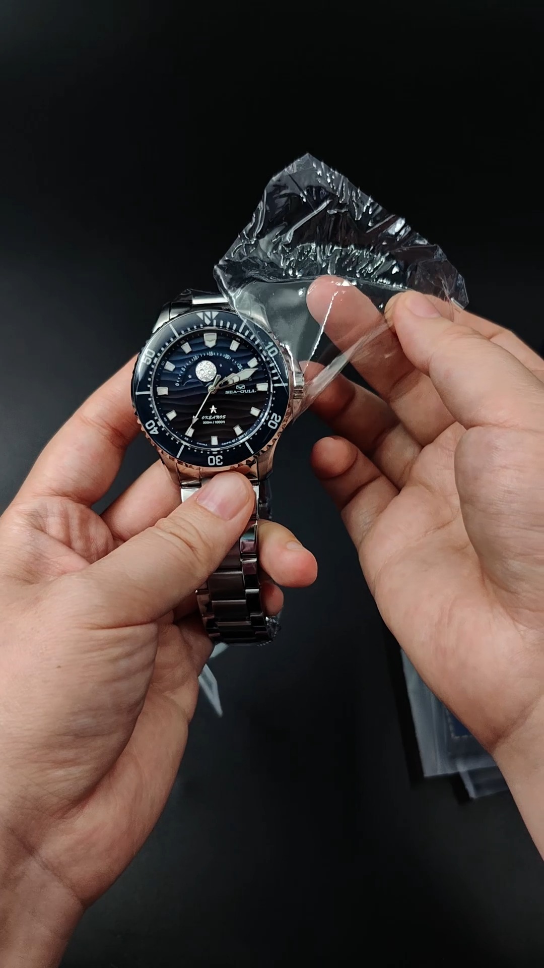 ASMR highlights from over the year! Which moment was your favourite?
Watches featured are available on our website.
Featuring:
- Seagull Rising Moon Ocean Star Pro — 43 mm
- Seagull 24 Solar Terms Astronomy & Astrology Automatic Men's Watch (1078)
- 1963 panda pilot
- Red Dial Limited Edition 70th Anniversary Wuxing 5 Star Automatic Watch
- Seagull Flywheel Double Retrograde Automatic Watch
- Seagull Retro No Signal 1051A
- Seagull Retro Small TV Greedy Snake
#asmr #asmrunboxing #watchmovement #chinawatches #watchcollector #watchoftheday