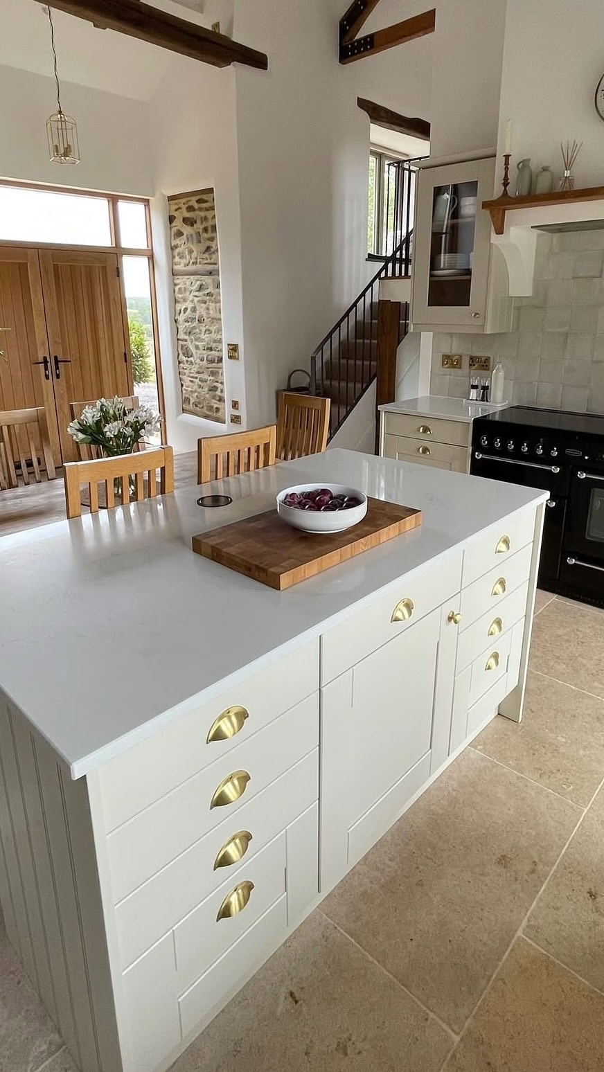 A full transformation at The Threshing Barn; our self-build barn conversion project in rural Devon 🏡
#theholiday #hanszimmer #barnconversion #homerenovation #beforeandafter #hometransformation #selfbuilduk #selfbuildbarnconversion #devonbuilder