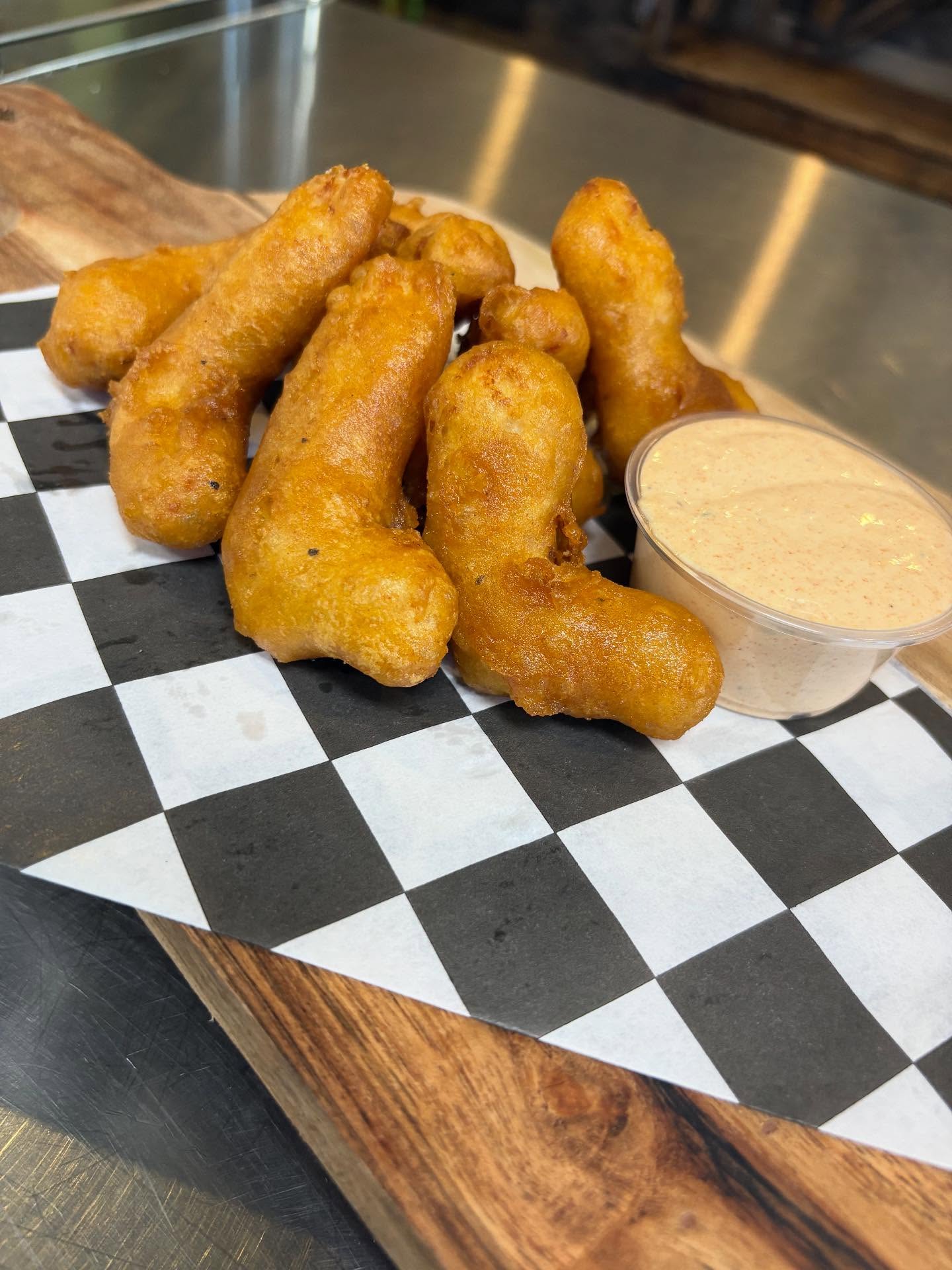 Hope you’re all starving because we’ve got a spread that’ll make your taste buds do the happy dance this weekend! These specials are sure to hit the spot!
Leo’s Chicken Fries 🍟 🔥
Double Patty Melt 🍔 🔥
Pizza Grilled Cheese 🍕🔥